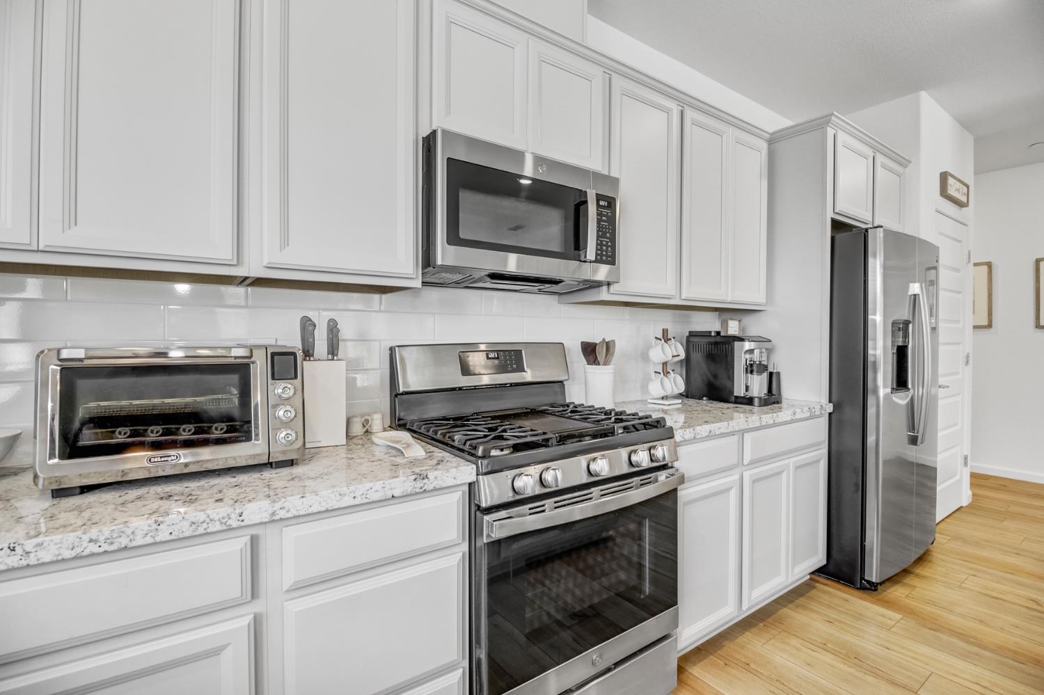 Detail Gallery Image 6 of 33 For 1295 Arriaga Way, Woodland,  CA 95776 - 4 Beds | 2 Baths