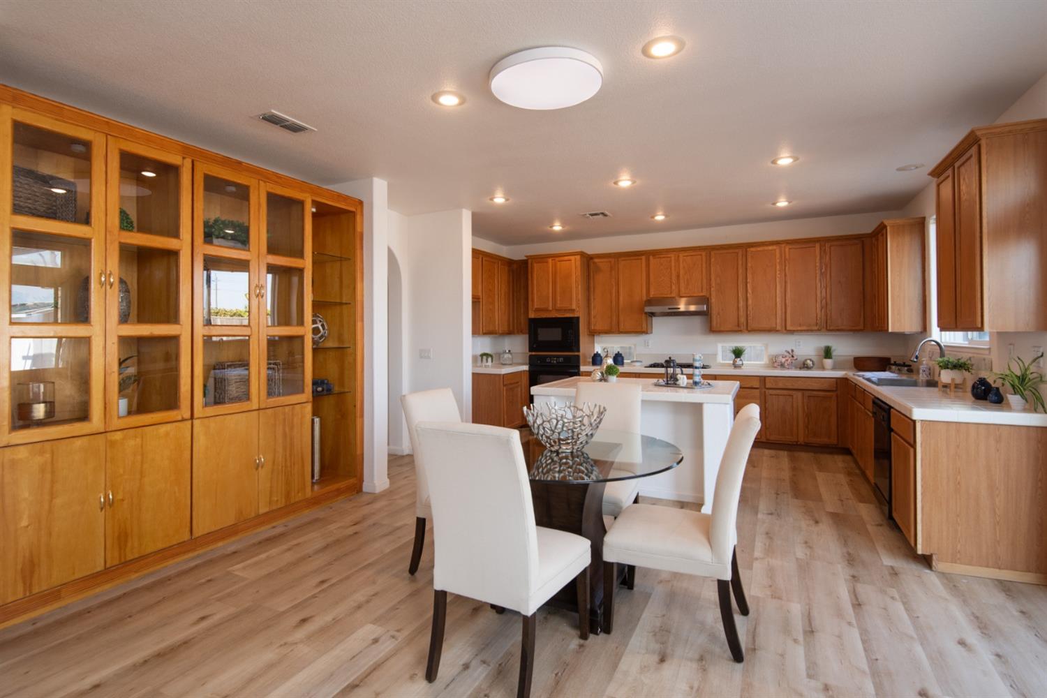 Detail Gallery Image 18 of 59 For 3012 Edgeview Dr, Modesto,  CA 95355 - 5 Beds | 3/1 Baths