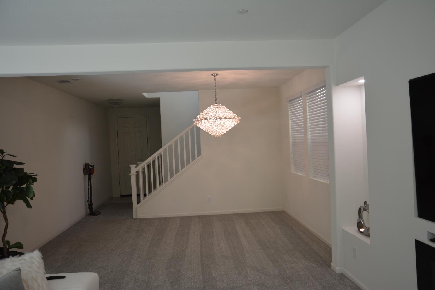 Detail Gallery Image 5 of 22 For 10728 Padua Way, Stockton,  CA 95209 - 3 Beds | 2/1 Baths