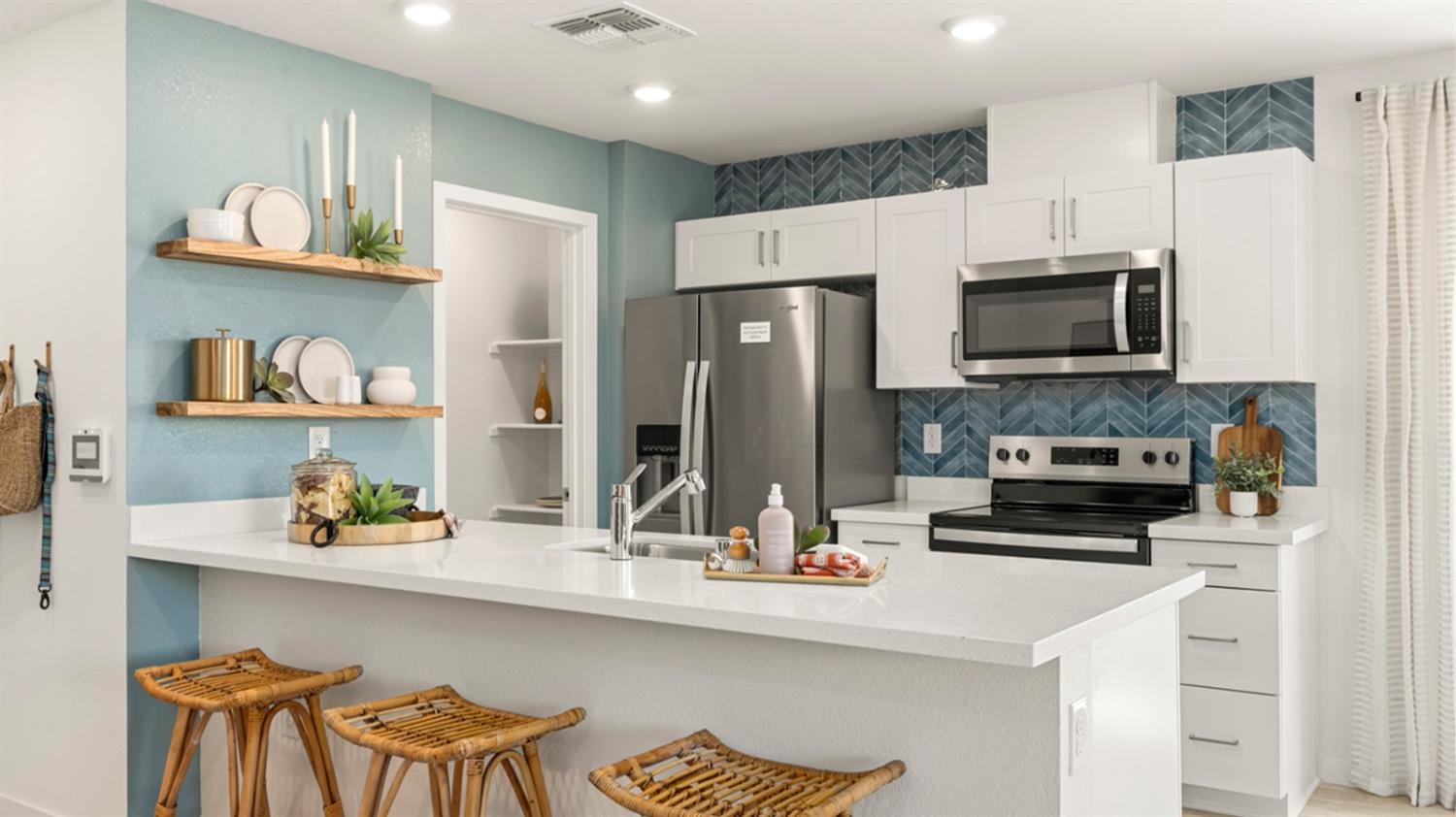 Detail Gallery Image 4 of 11 For 935 Night Sky Lane Walk, Sacramento,  CA 95834 - 3 Beds | 2 Baths