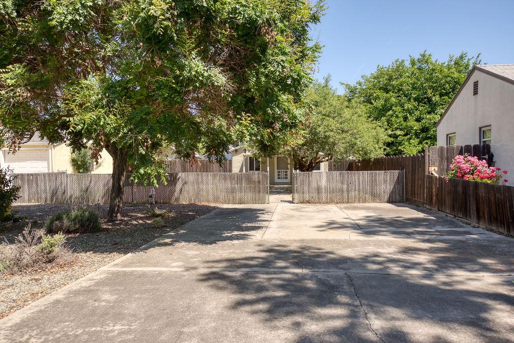 Detail Gallery Image 2 of 14 For 1541 Pearl St, Modesto,  CA 95350 - 2 Beds | 1 Baths