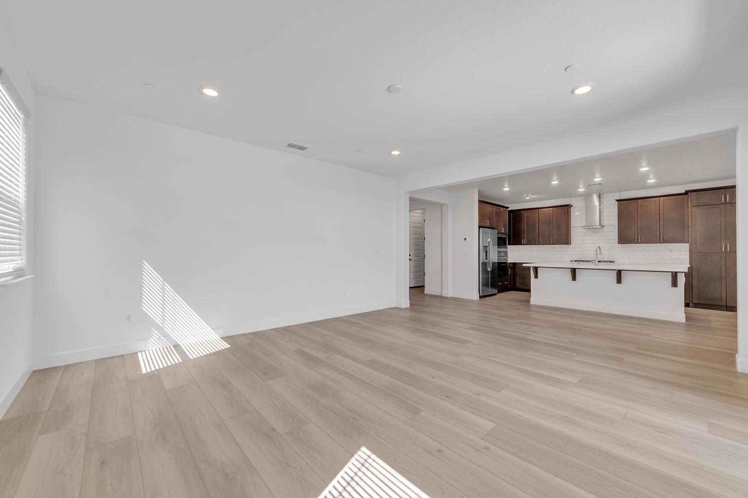 Detail Gallery Image 12 of 61 For 5092 Gold Rush Dr, Folsom,  CA 95630 - 4 Beds | 3/1 Baths