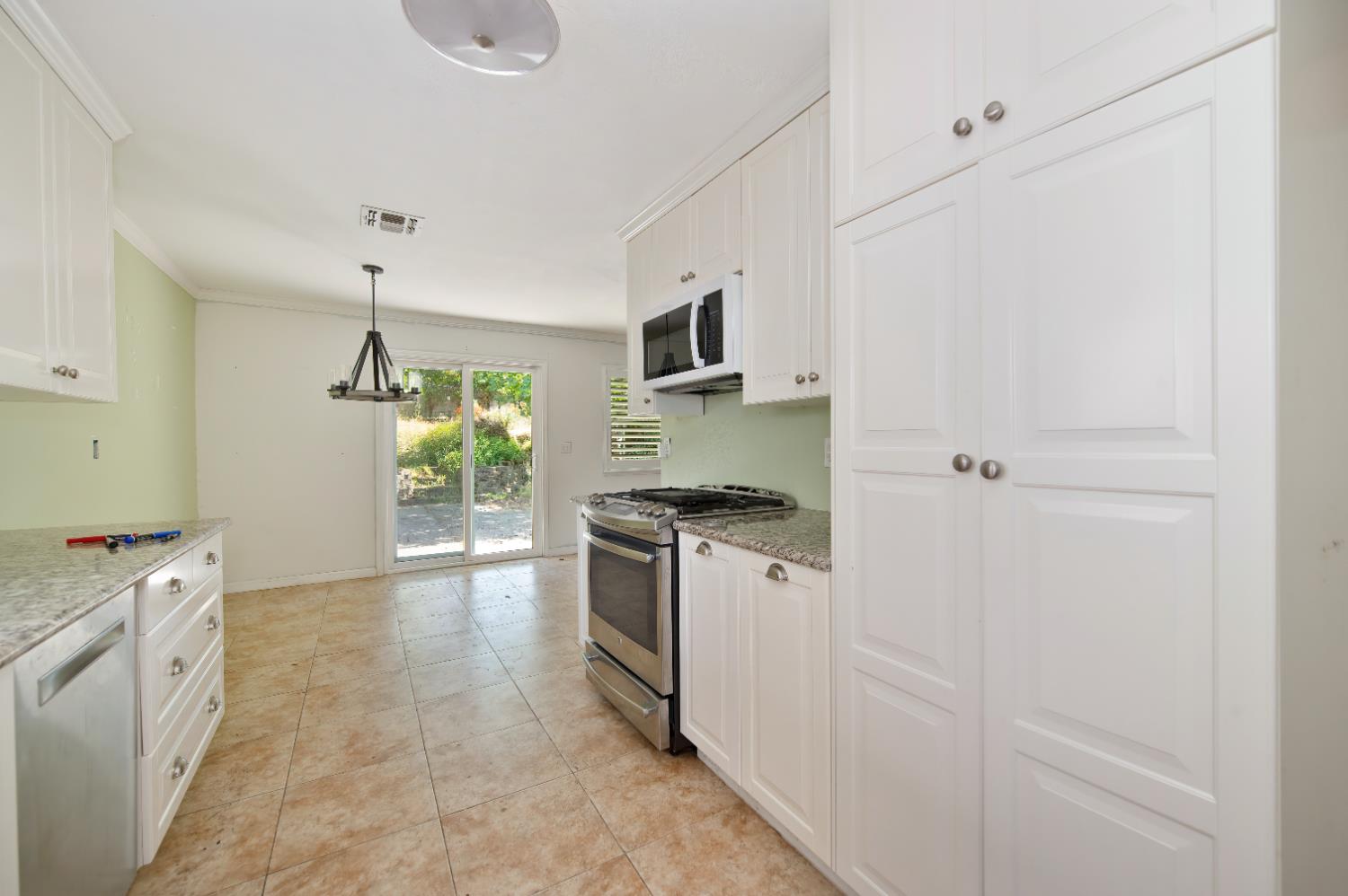 Detail Gallery Image 9 of 28 For 5992 Angelo Dr, Loomis,  CA 95650 - 3 Beds | 2 Baths
