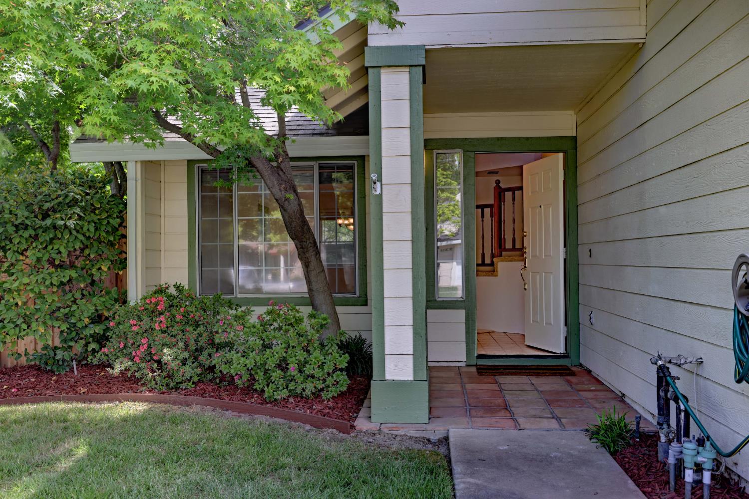Detail Gallery Image 2 of 23 For 8314 Benjamin Dr, Antelope,  CA 95843 - 3 Beds | 2/1 Baths