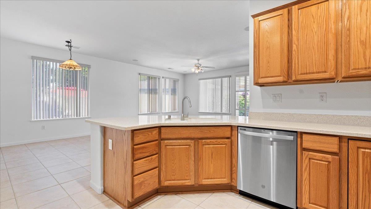 Detail Gallery Image 14 of 48 For 120 Pelican Bay Cir, Sacramento,  CA 95835 - 2 Beds | 2 Baths