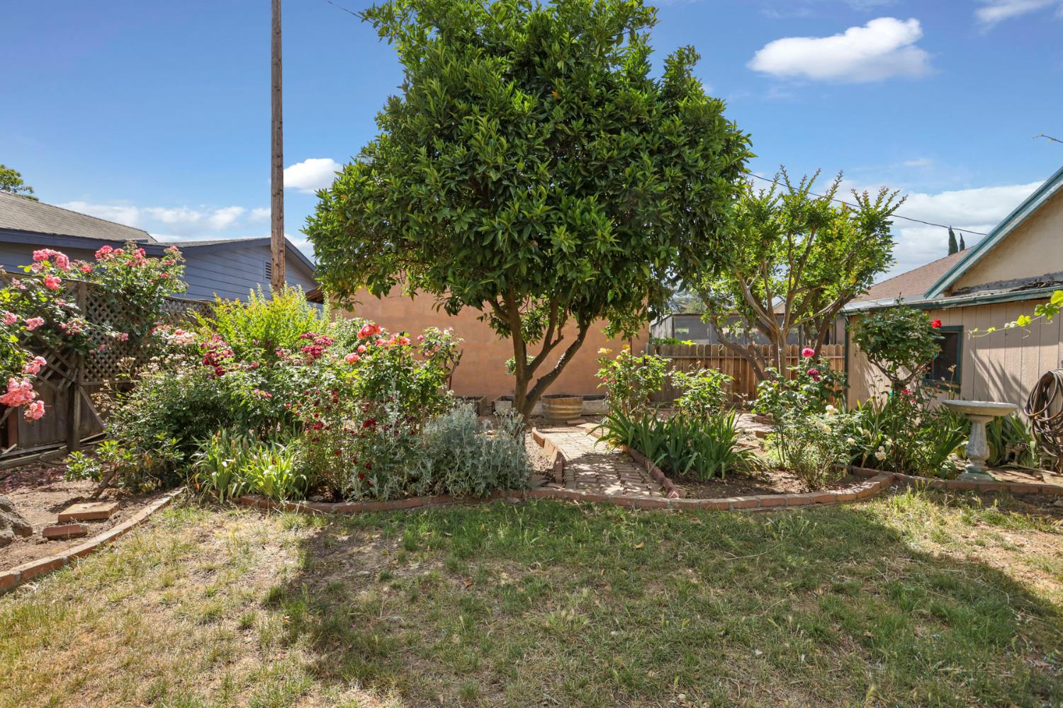 Detail Gallery Image 31 of 39 For 304 E Tokay St, Lodi,  CA 95240 - 2 Beds | 2 Baths