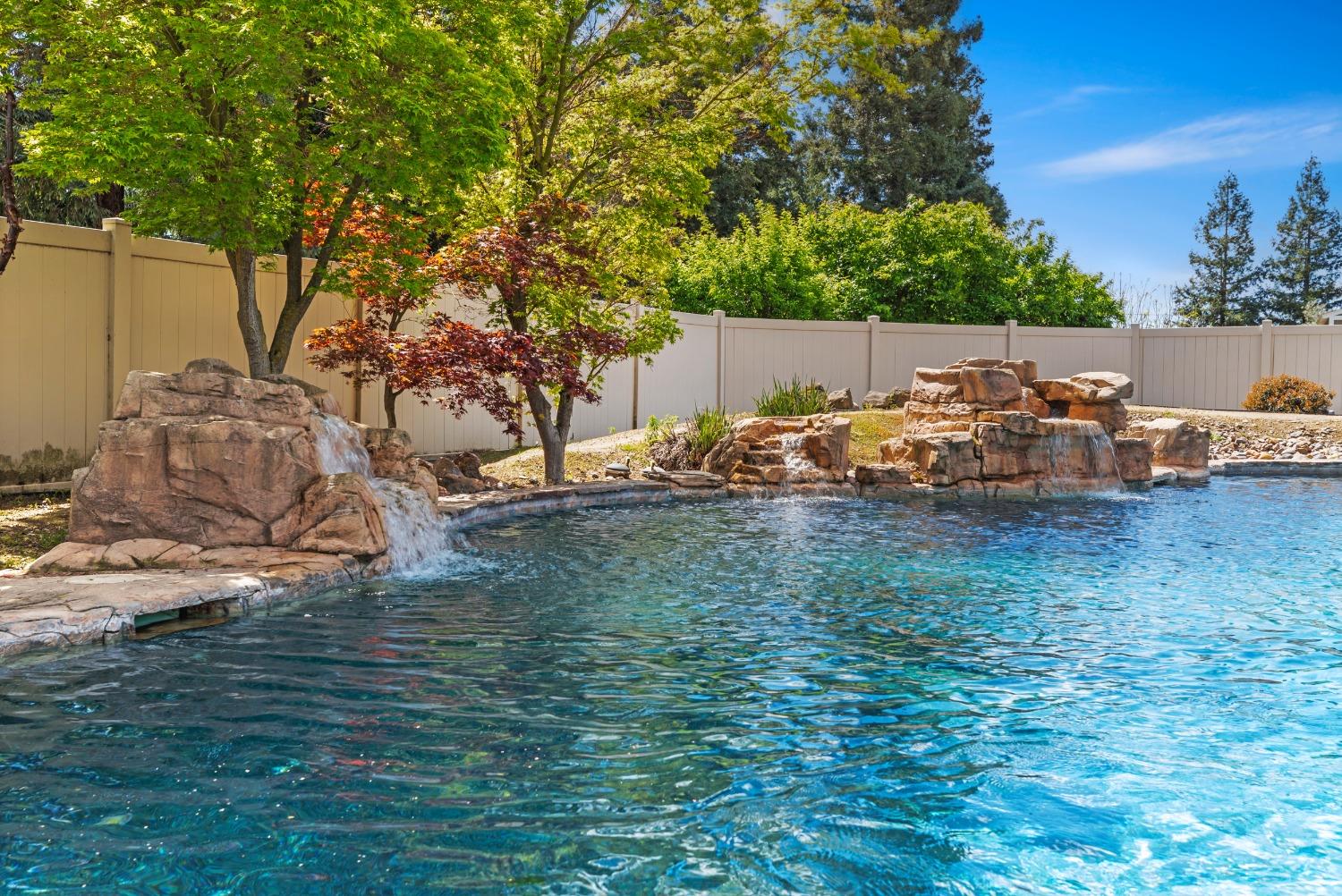 Detail Gallery Image 13 of 77 For 5000 Peach Blossom Ln, Oakdale,  CA 95361 - 5 Beds | 3/1 Baths