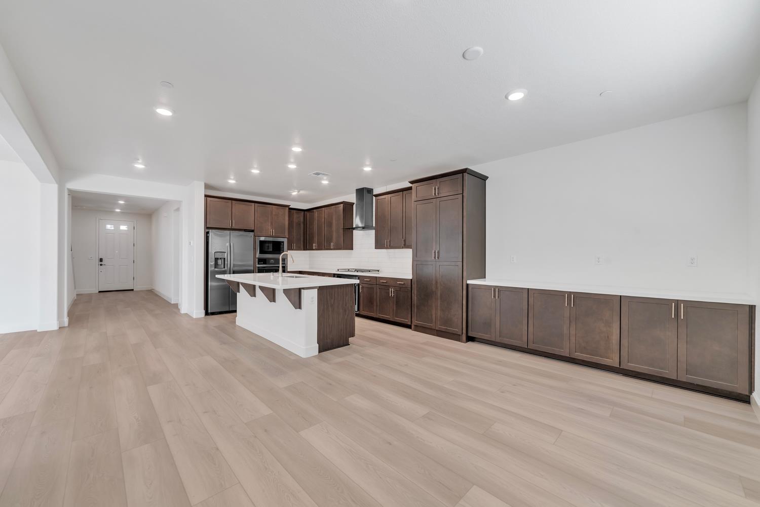 Detail Gallery Image 15 of 61 For 5092 Gold Rush Dr, Folsom,  CA 95630 - 4 Beds | 3/1 Baths