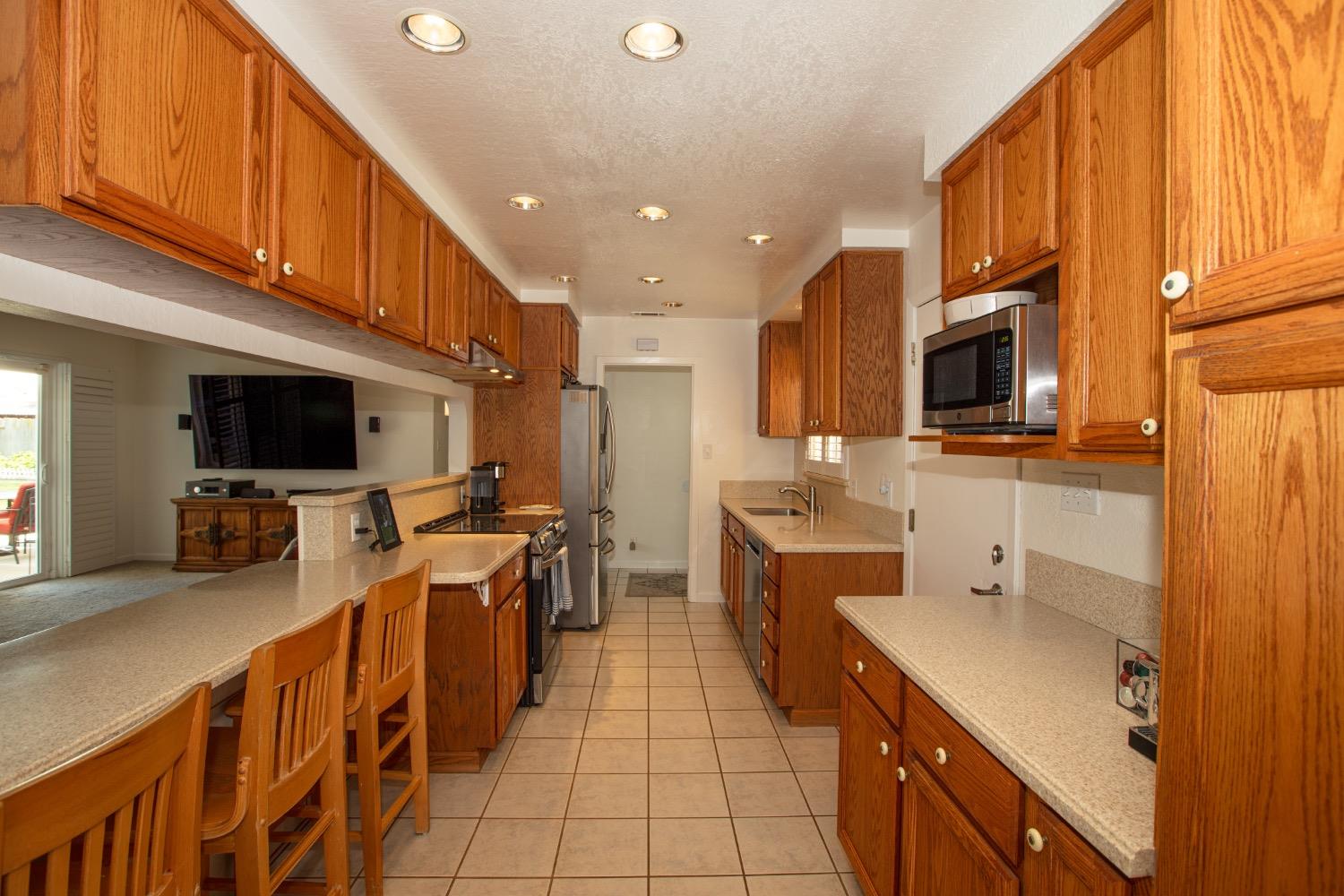 Detail Gallery Image 10 of 58 For 4889 Cherokee Dr, Concord,  CA 94521 - 4 Beds | 3 Baths