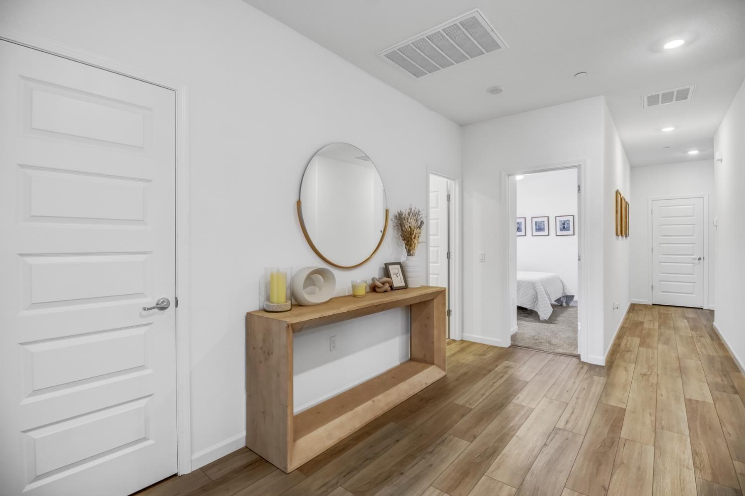 Detail Gallery Image 3 of 33 For 1295 Arriaga Way, Woodland,  CA 95776 - 4 Beds | 2 Baths
