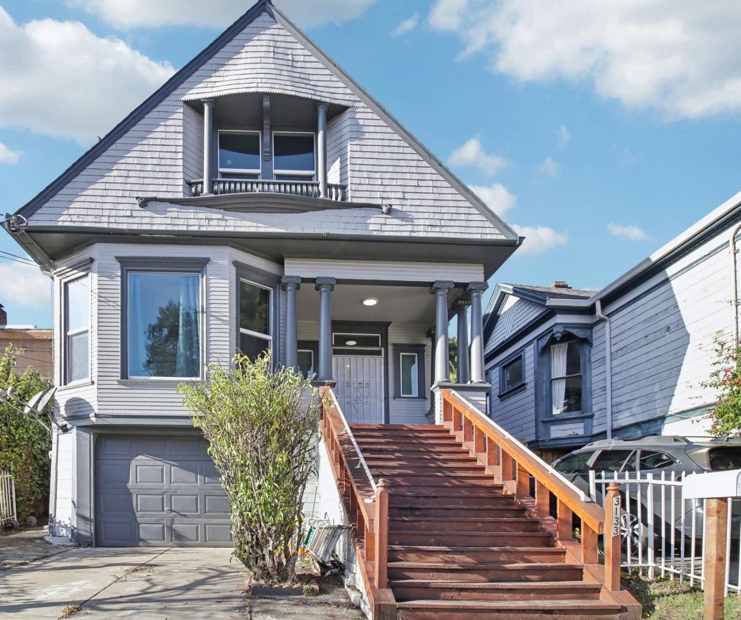 Detail Gallery Image 5 of 33 For 3133 Harrison St, Oakland,  CA 94611 - 4 Beds | 2 Baths