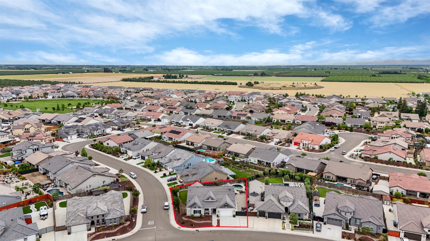 Detail Gallery Image 4 of 61 For 2134 Rambutan Pl, Manteca,  CA 95337 - 5 Beds | 3/1 Baths