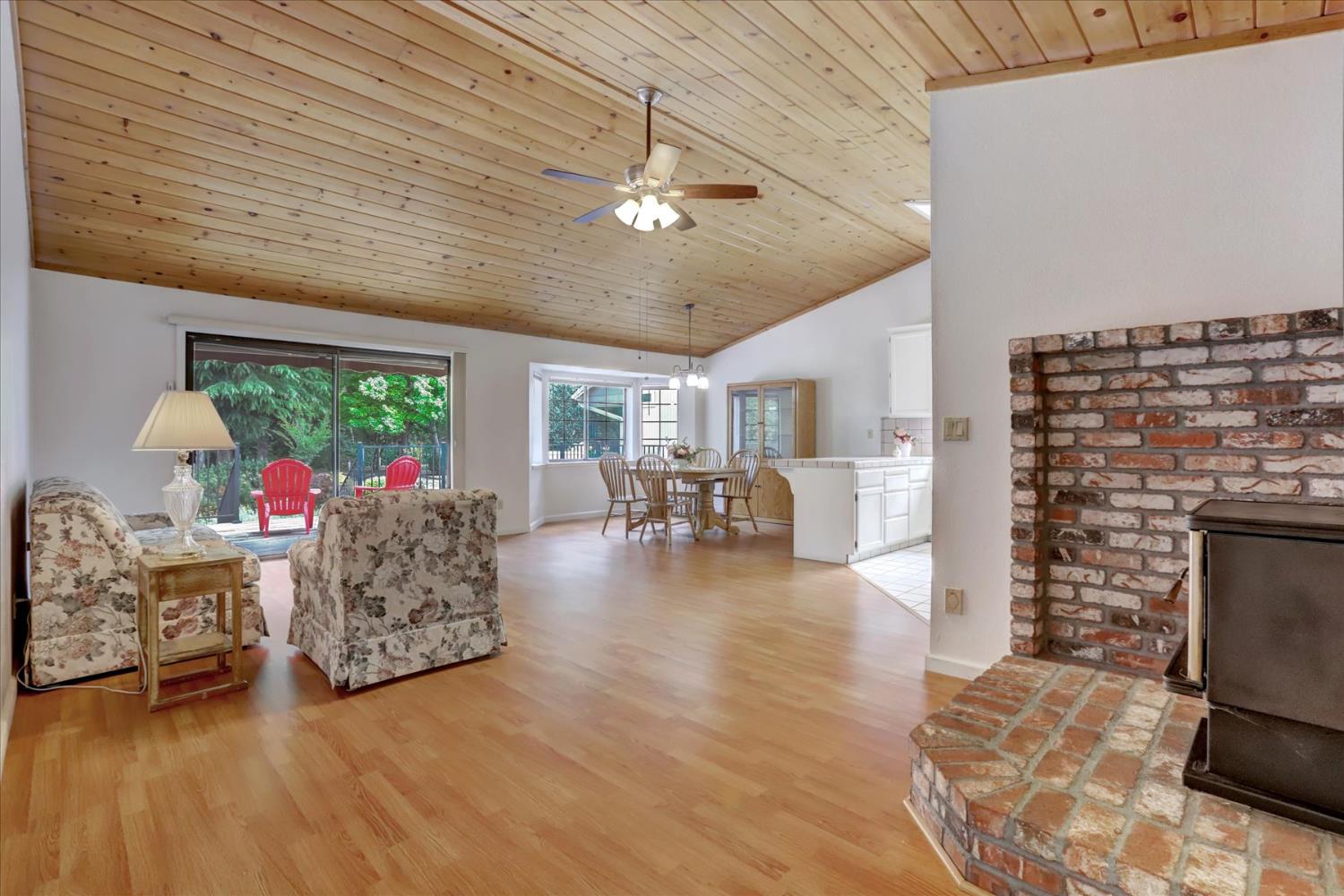 Detail Gallery Image 4 of 59 For 12300 Lake Wildwood Dr, Penn Valley,  CA 95946 - 3 Beds | 2 Baths