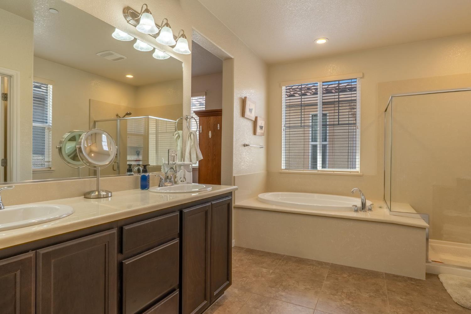 Detail Gallery Image 23 of 34 For 3905 Lookout Dr, Modesto,  CA 95355 - 3 Beds | 2/1 Baths