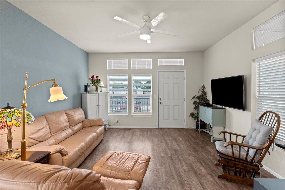 Detail Gallery Image 2 of 21 For 4800 Auburn Folsom Rd 70, Loomis,  CA 95650 - 1 Beds | 1 Baths