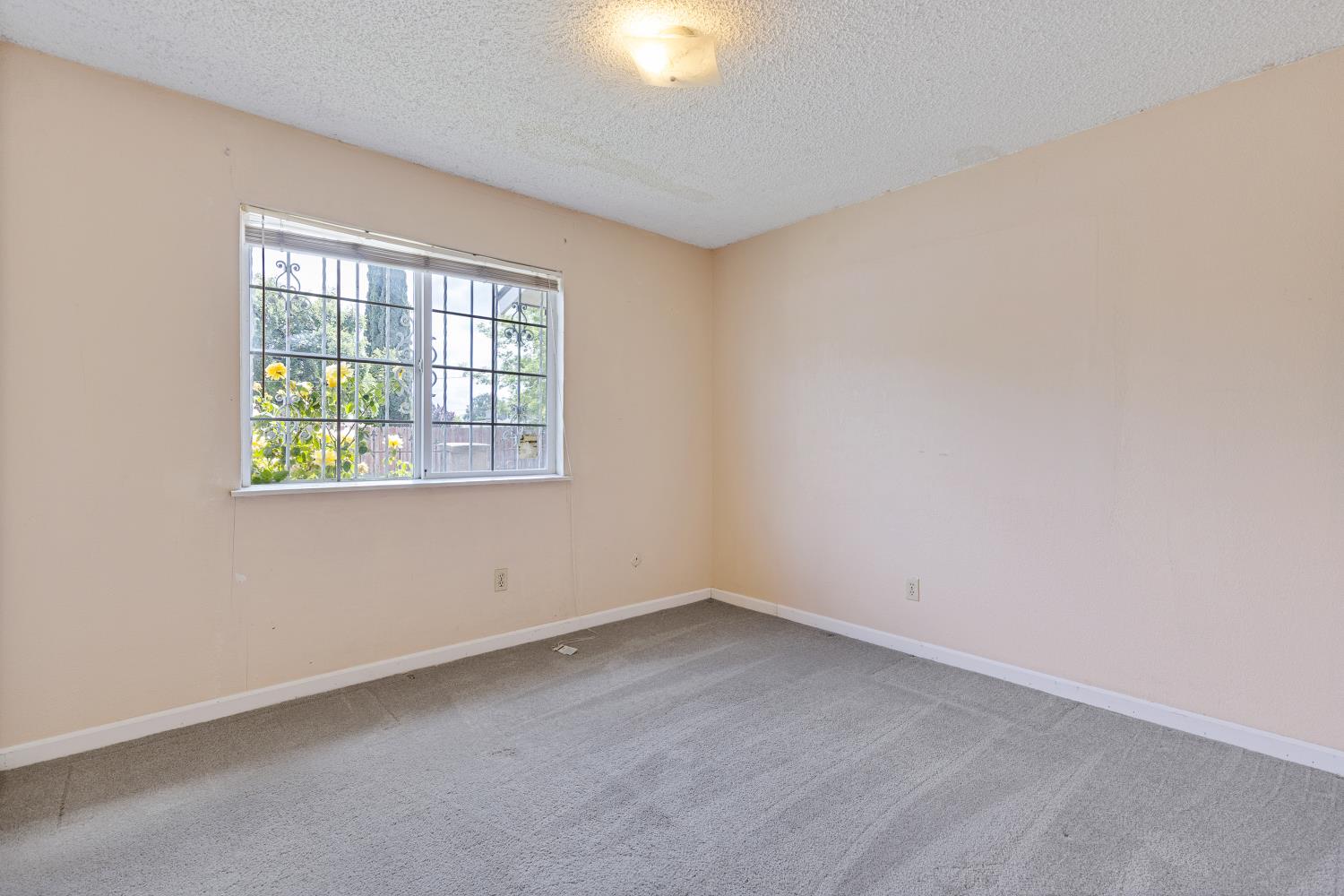 Detail Gallery Image 24 of 44 For 1761 Sikh Temple St, Stockton,  CA 95206 - 4 Beds | 2 Baths