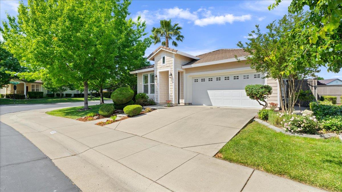 Detail Gallery Image 2 of 48 For 120 Pelican Bay Cir, Sacramento,  CA 95835 - 2 Beds | 2 Baths