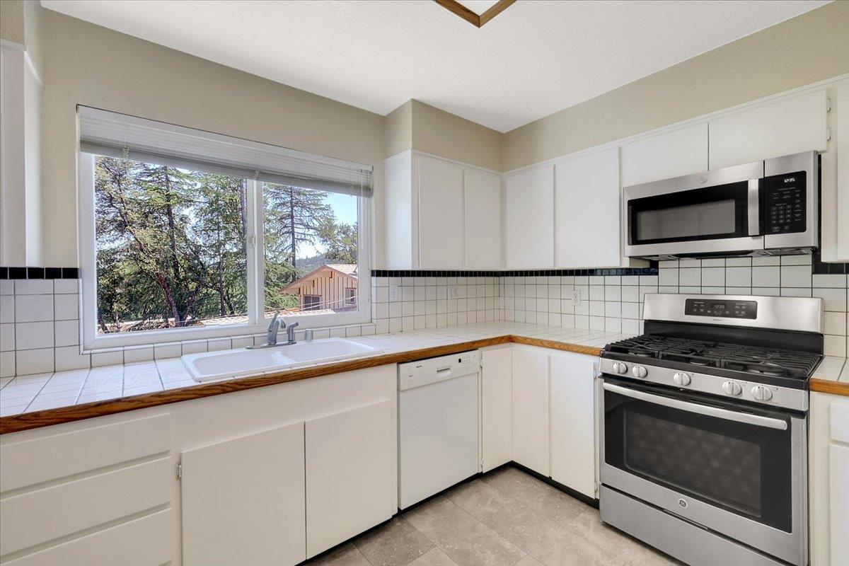 Detail Gallery Image 37 of 60 For 11211 N Lakeshore, Auburn,  CA 95602 - 3 Beds | 2 Baths