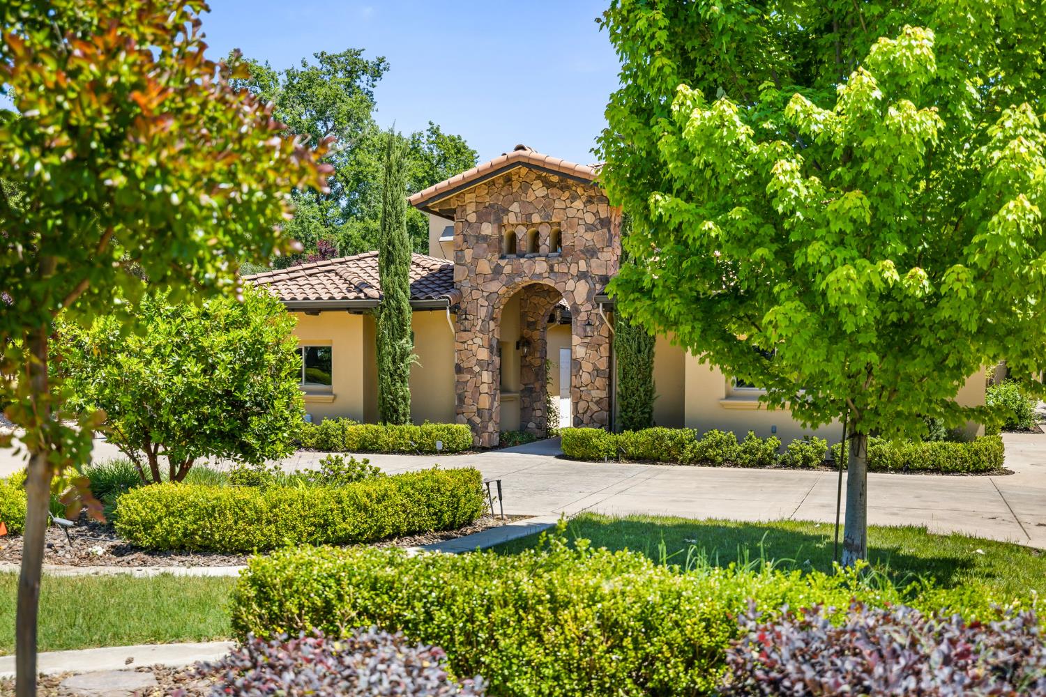 Detail Gallery Image 5 of 98 For 5521 Monte Claire Ln, Loomis,  CA 95650 - 6 Beds | 6/1 Baths