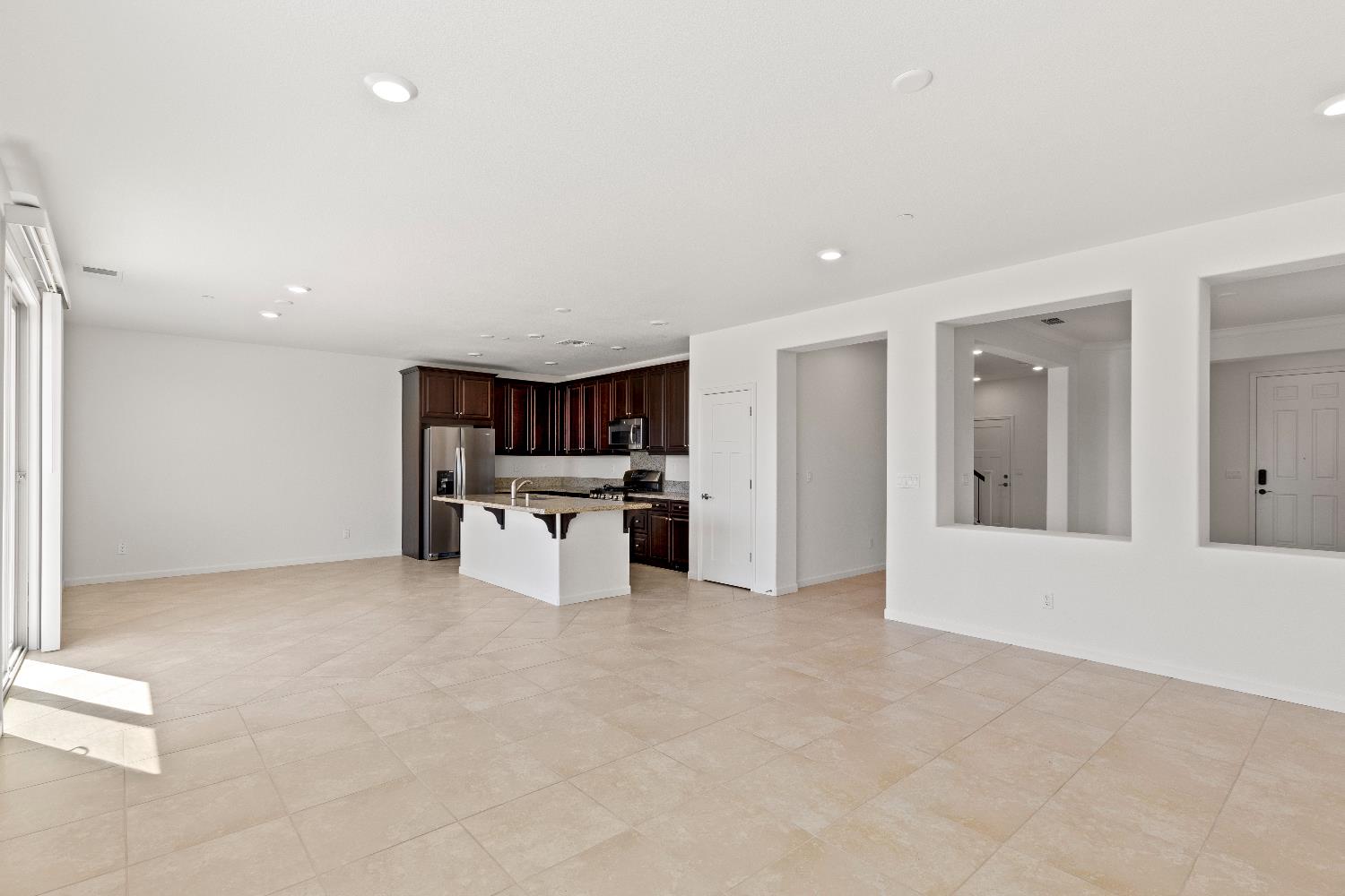 Detail Gallery Image 9 of 42 For 7450 Hanfield Dr, Sacramento,  CA 95829 - 4 Beds | 3/1 Baths