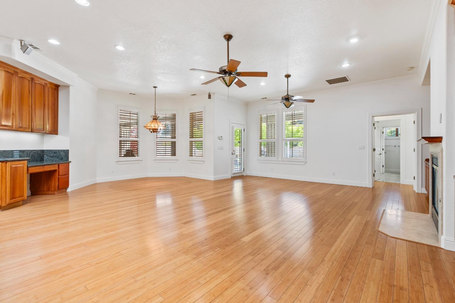 Detail Gallery Image 42 of 77 For 5000 Peach Blossom Ln, Oakdale,  CA 95361 - 5 Beds | 3/1 Baths