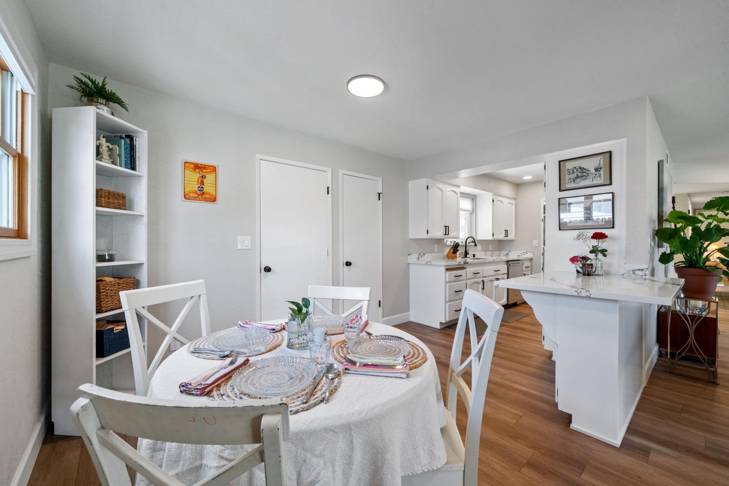 Detail Gallery Image 13 of 31 For 7037 Wilshire Cir, Sacramento,  CA 95822 - 3 Beds | 2 Baths