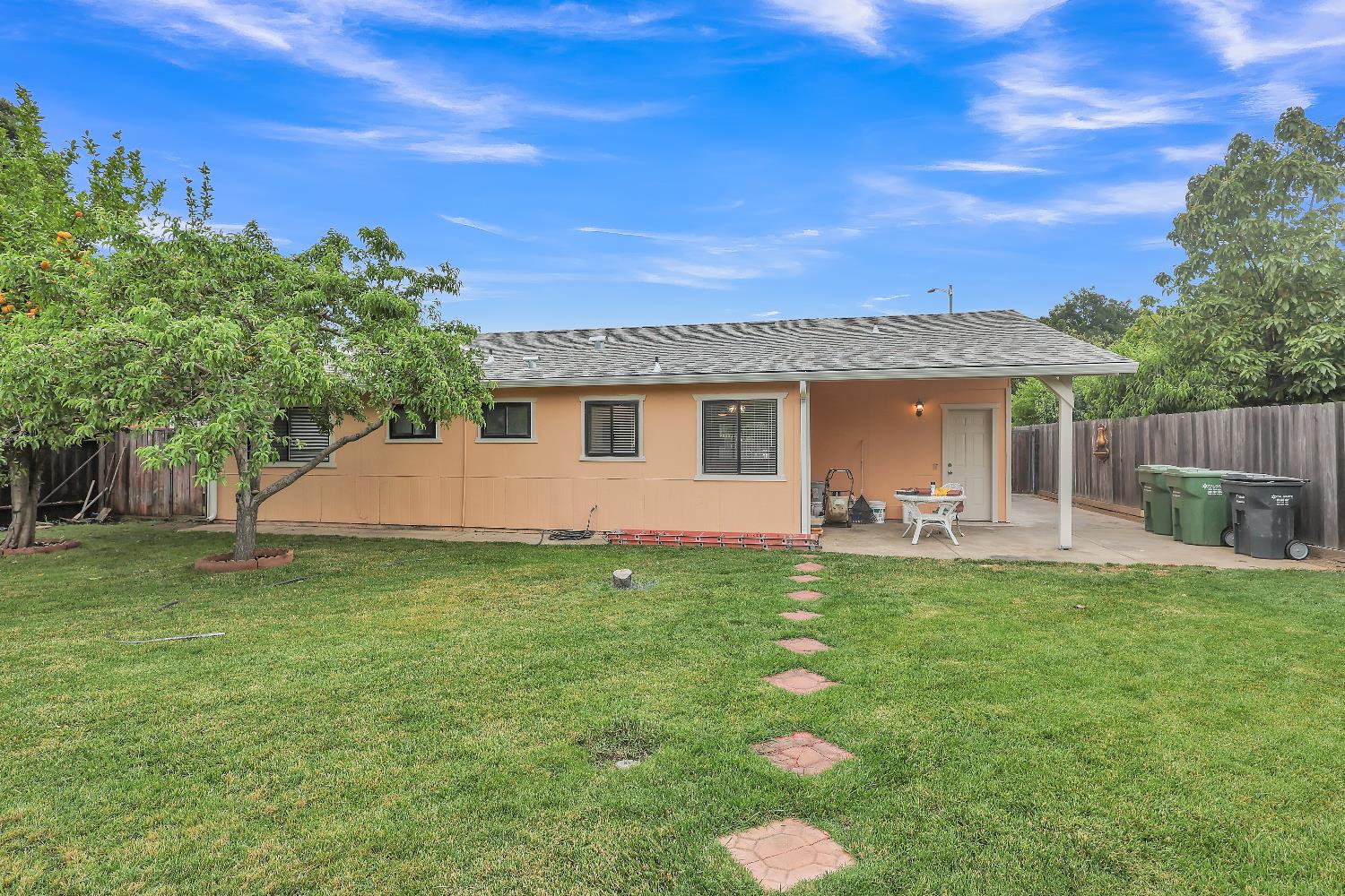 Detail Gallery Image 16 of 18 For 909 Meadowview Dr, Galt,  CA 95632 - 3 Beds | 2 Baths