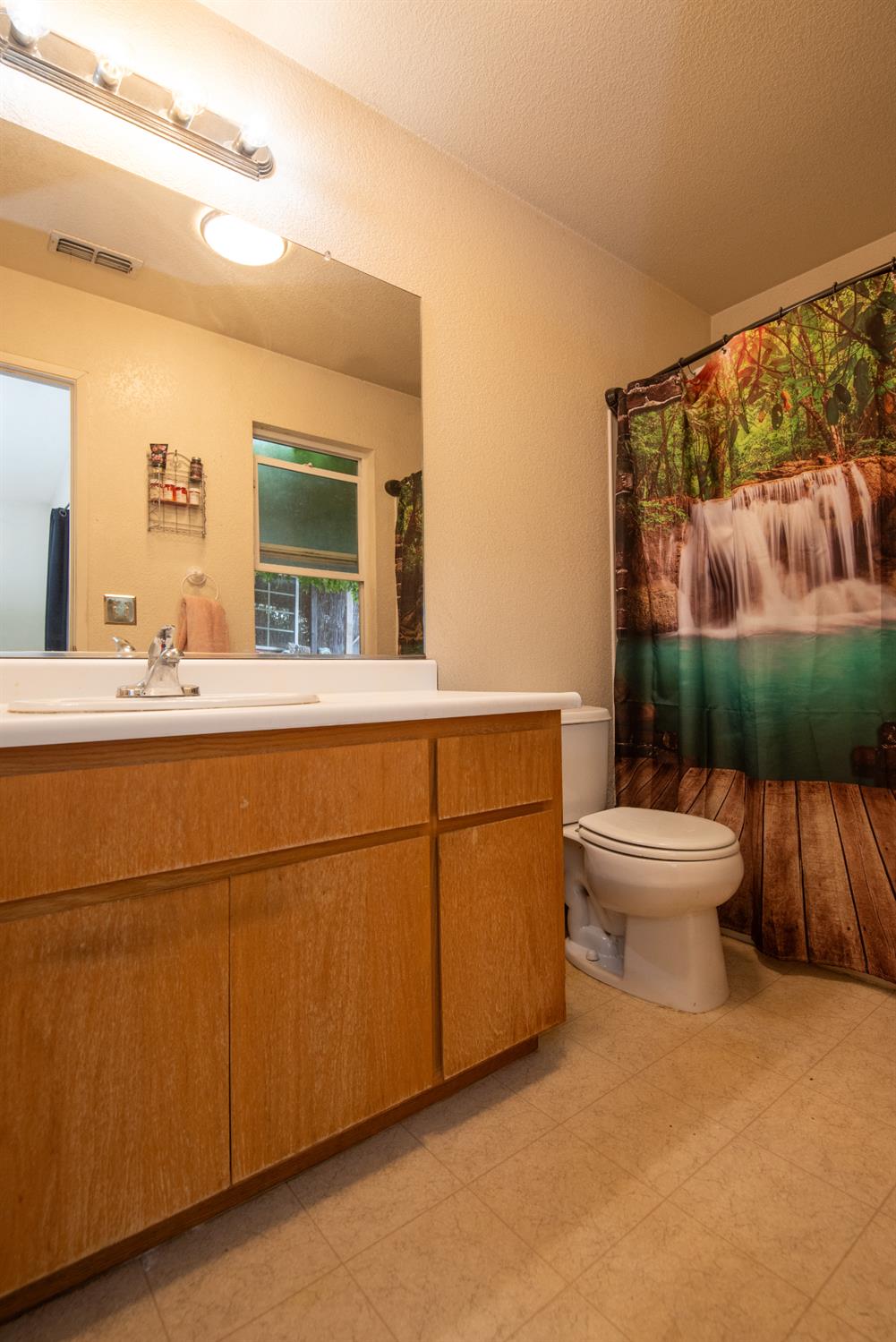 Detail Gallery Image 13 of 23 For 310 W F St, Turlock,  CA 95380 - 4 Beds | 2 Baths