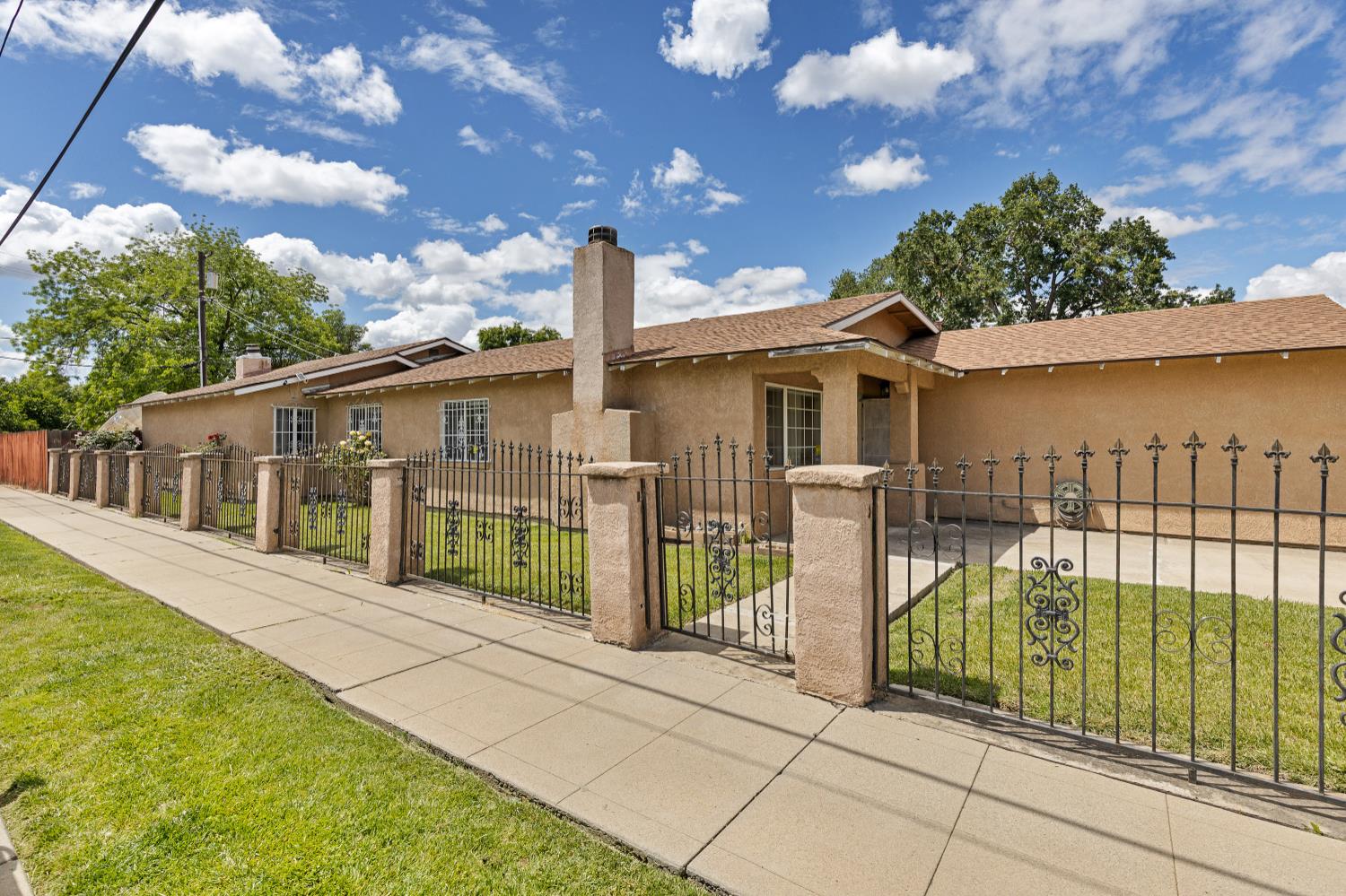 Detail Gallery Image 5 of 44 For 1761 Sikh Temple St, Stockton,  CA 95206 - 4 Beds | 2 Baths