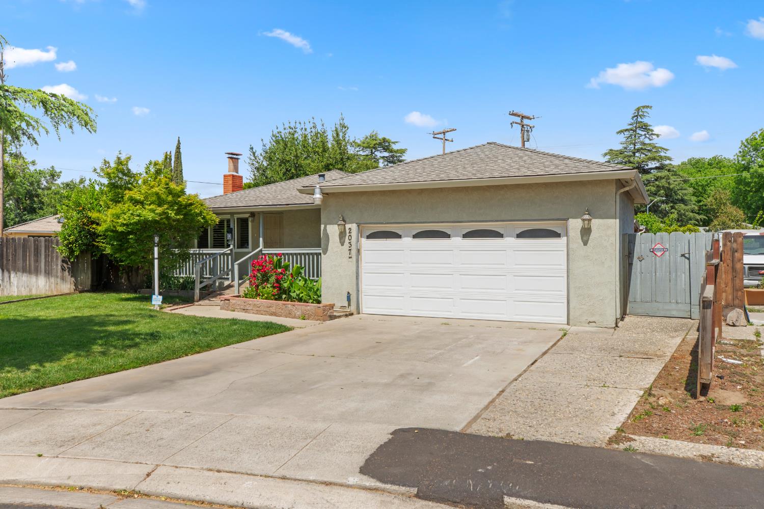 Detail Gallery Image 3 of 43 For 2037 Wally Ct, Modesto,  CA 95350 - 3 Beds | 3 Baths