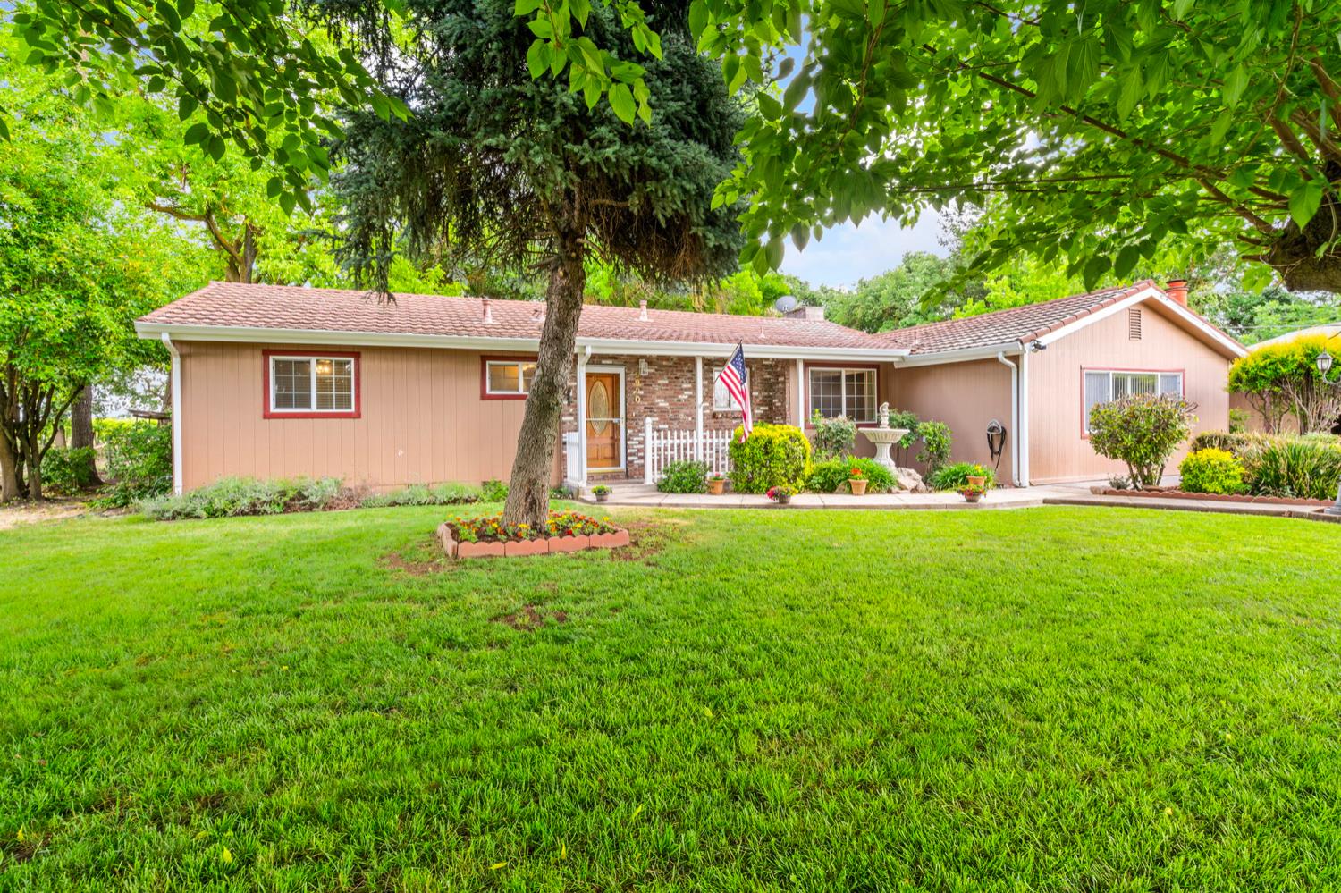 Detail Gallery Image 8 of 49 For 3920 S Escalon Bellota Rd, Farmington,  CA 95230 - 3 Beds | 1/1 Baths