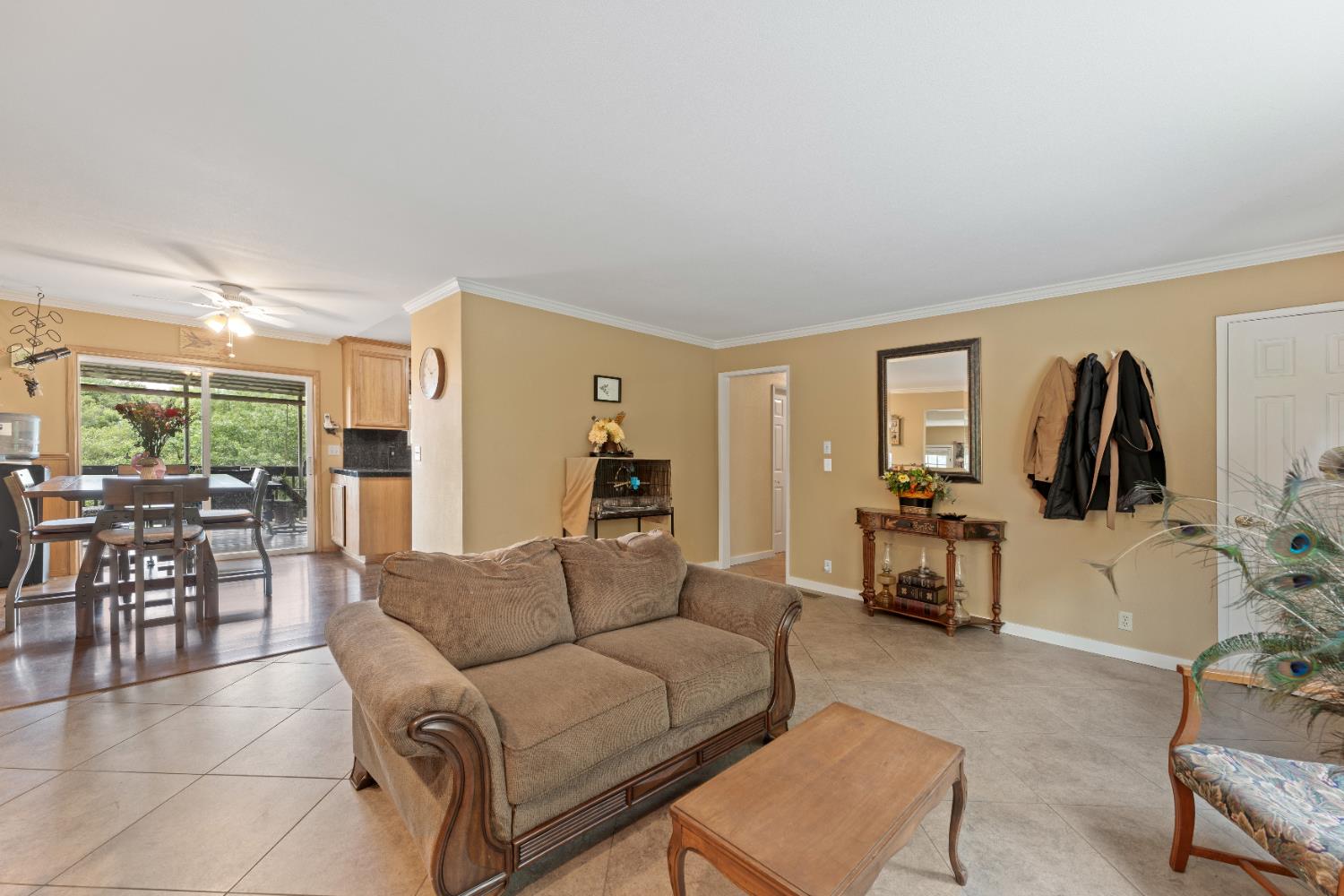 Detail Gallery Image 9 of 63 For 257 Cheyenne Ln, Auburn,  CA 95603 - 3 Beds | 3 Baths