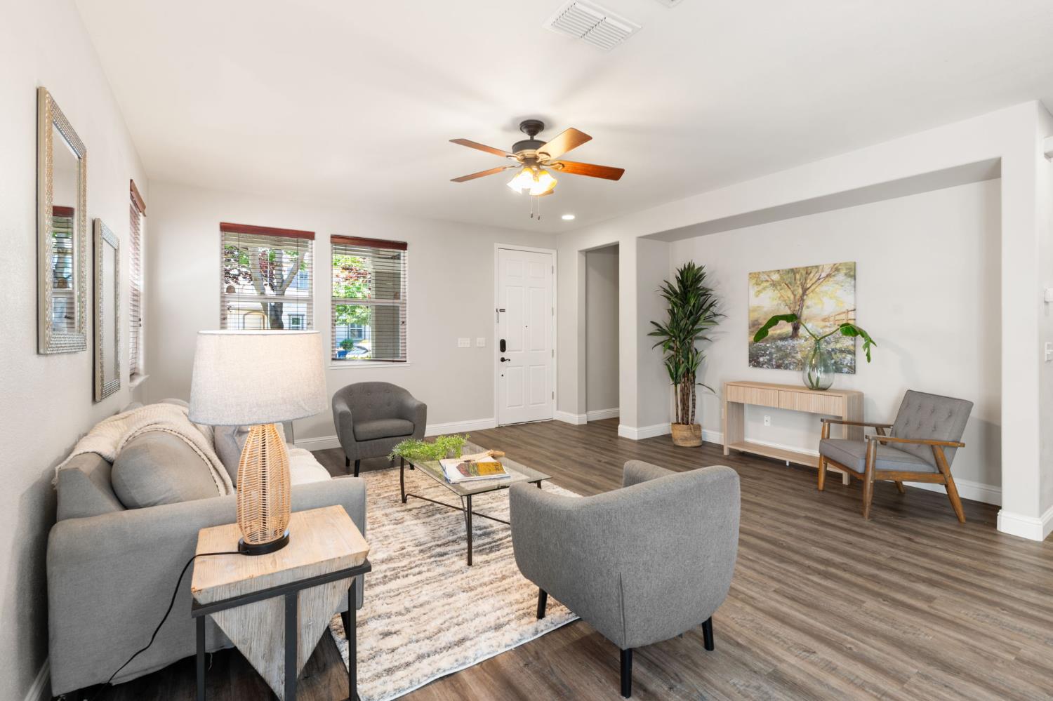 Detail Gallery Image 4 of 31 For 3227 Portage Way, Sacramento,  CA 95835 - 3 Beds | 2/1 Baths