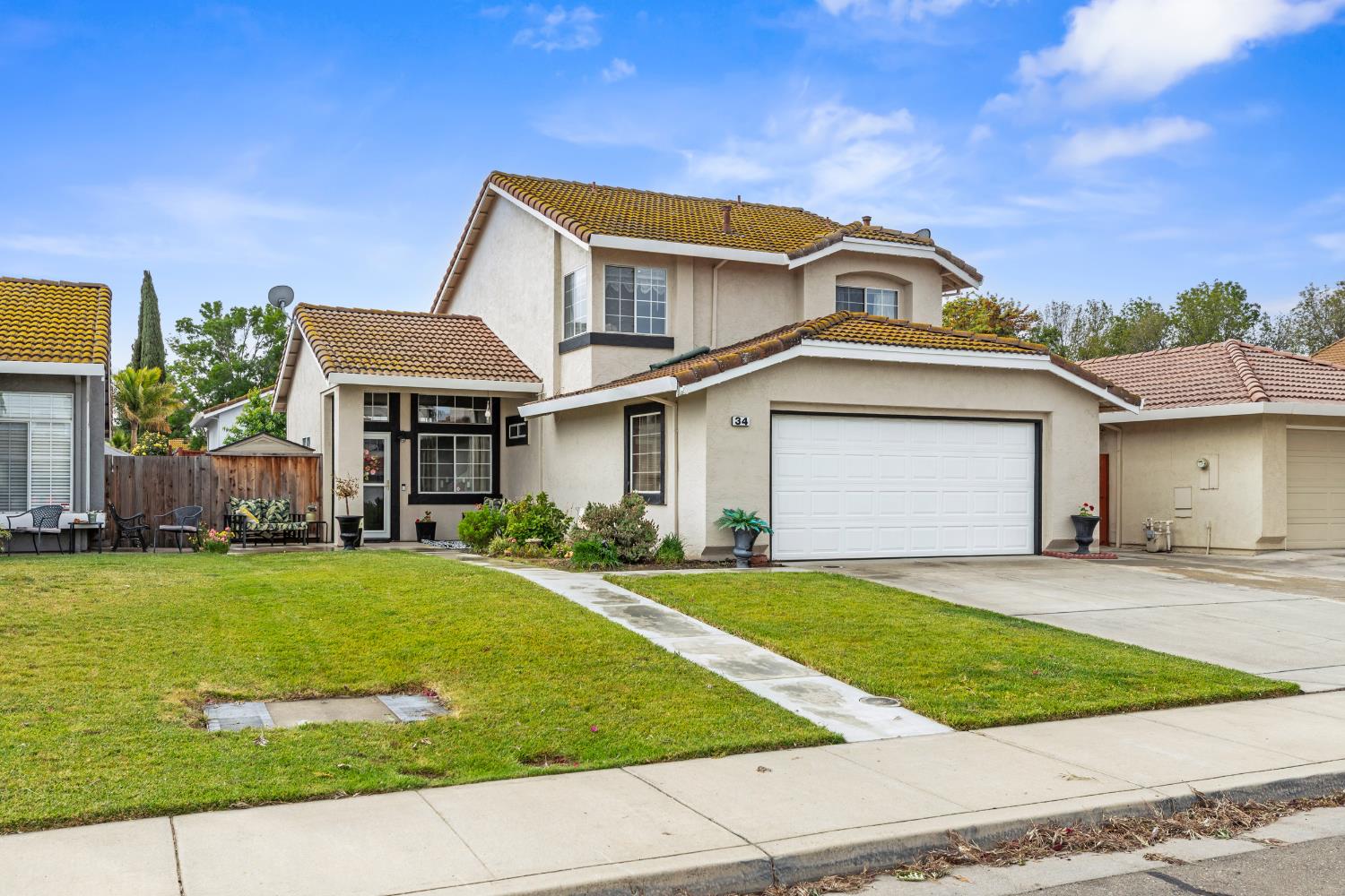 Detail Gallery Image 3 of 39 For 34 James Ct, Tracy,  CA 95376 - 3 Beds | 3 Baths