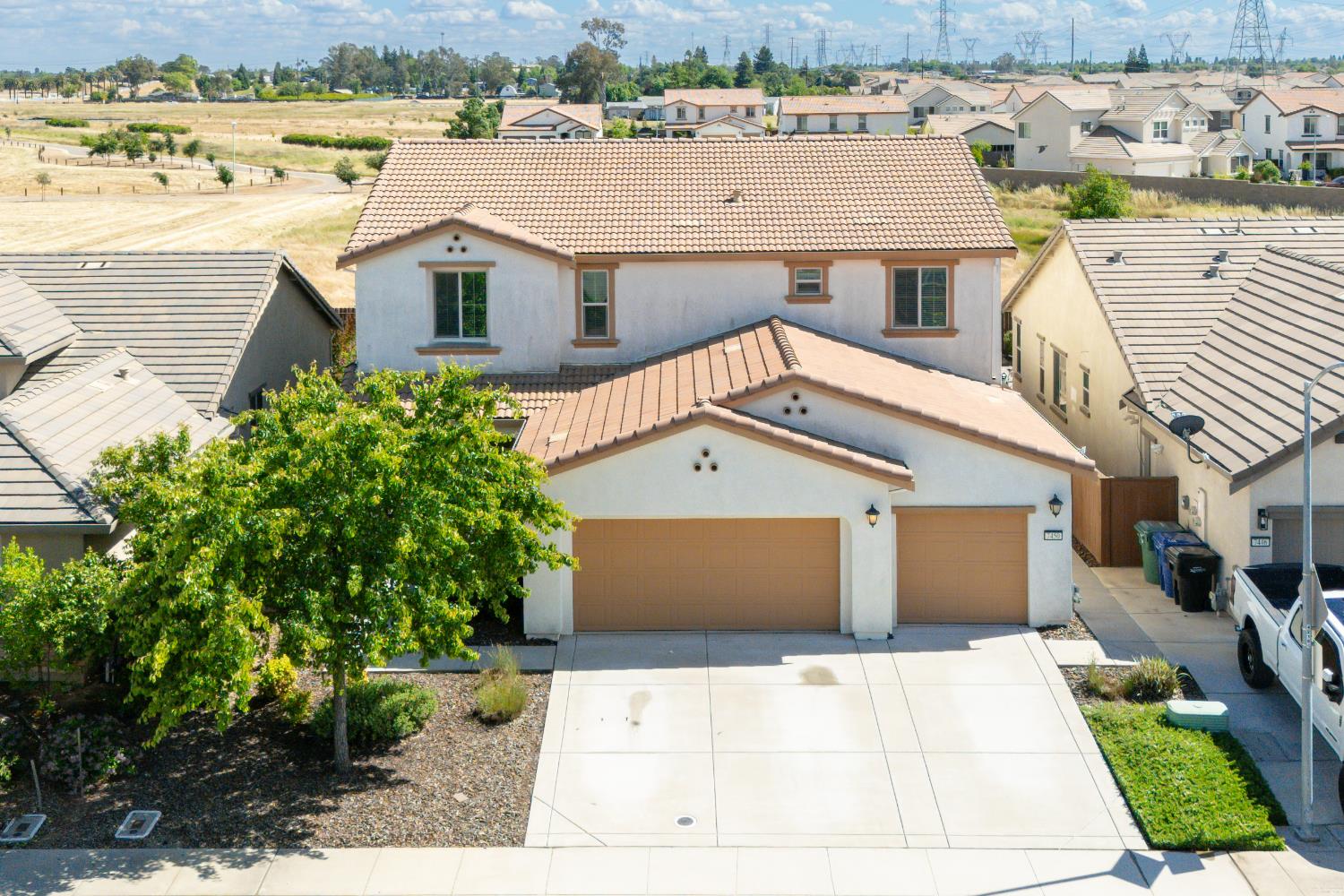 Detail Gallery Image 5 of 42 For 7450 Hanfield Dr, Sacramento,  CA 95829 - 4 Beds | 3/1 Baths