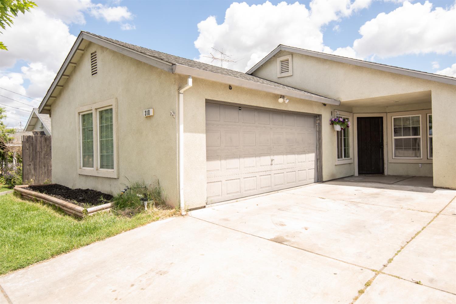 Detail Gallery Image 1 of 23 For 310 W F St, Turlock,  CA 95380 - 4 Beds | 2 Baths