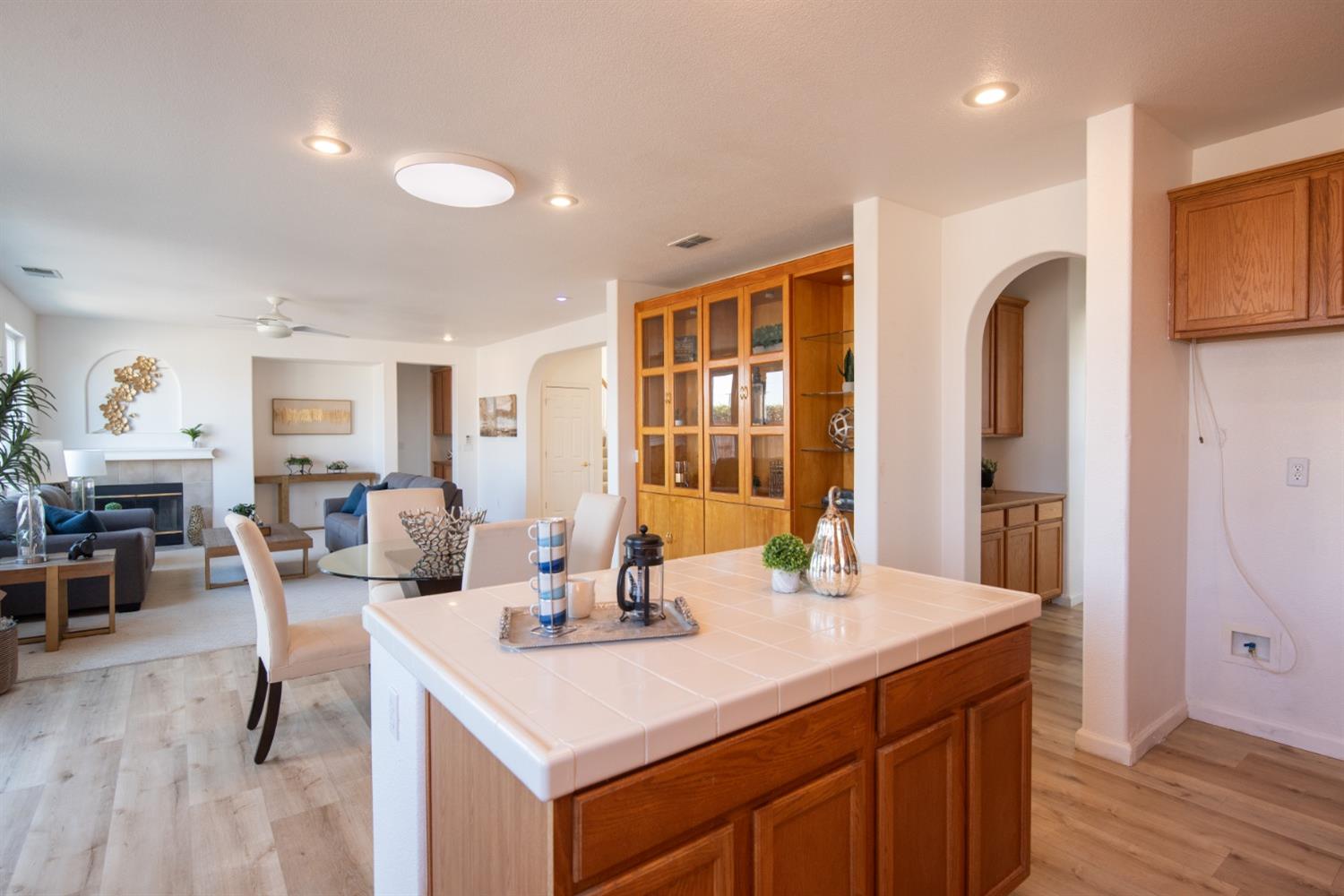 Detail Gallery Image 14 of 59 For 3012 Edgeview Dr, Modesto,  CA 95355 - 5 Beds | 3/1 Baths