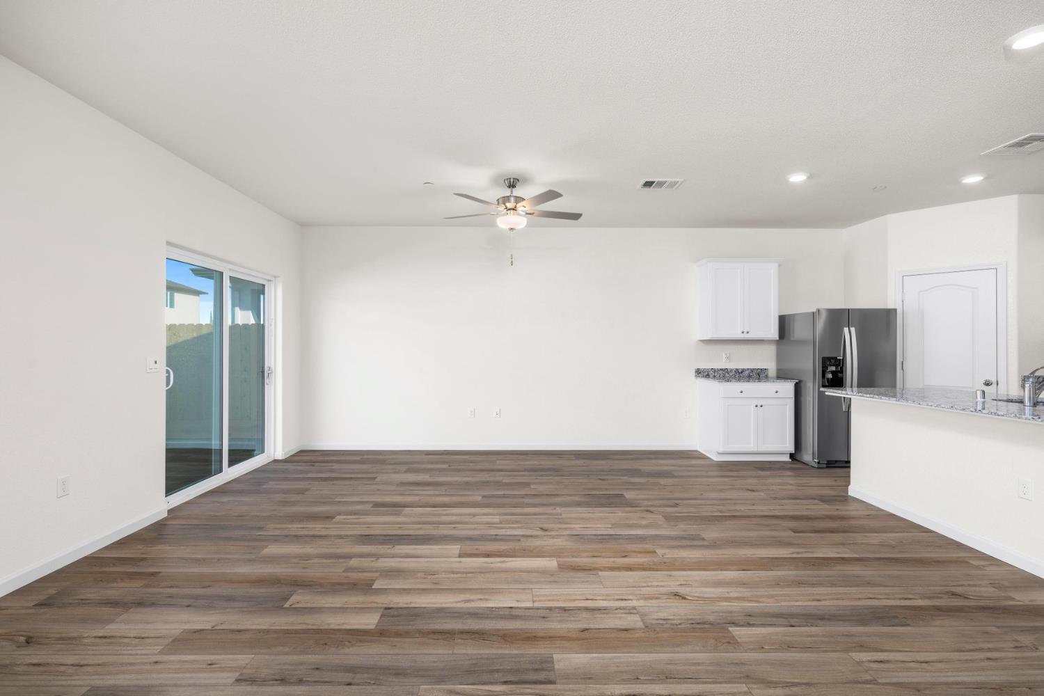 Detail Gallery Image 6 of 17 For 4404 Santa Fe St, Riverbank,  CA 95367 - 4 Beds | 2 Baths