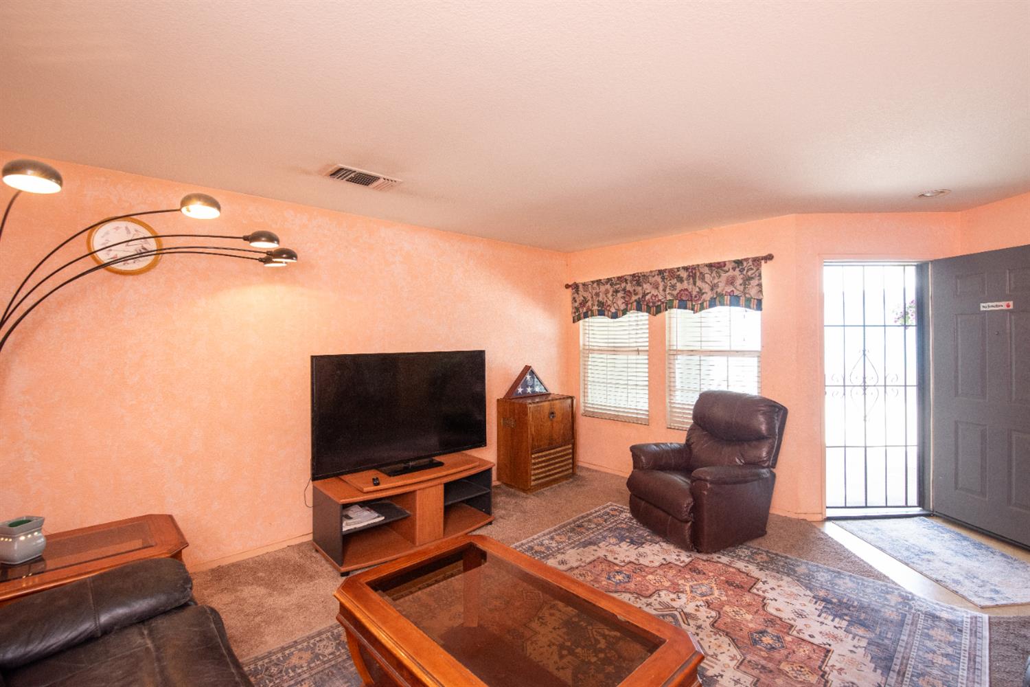Detail Gallery Image 7 of 23 For 310 W F St, Turlock,  CA 95380 - 4 Beds | 2 Baths