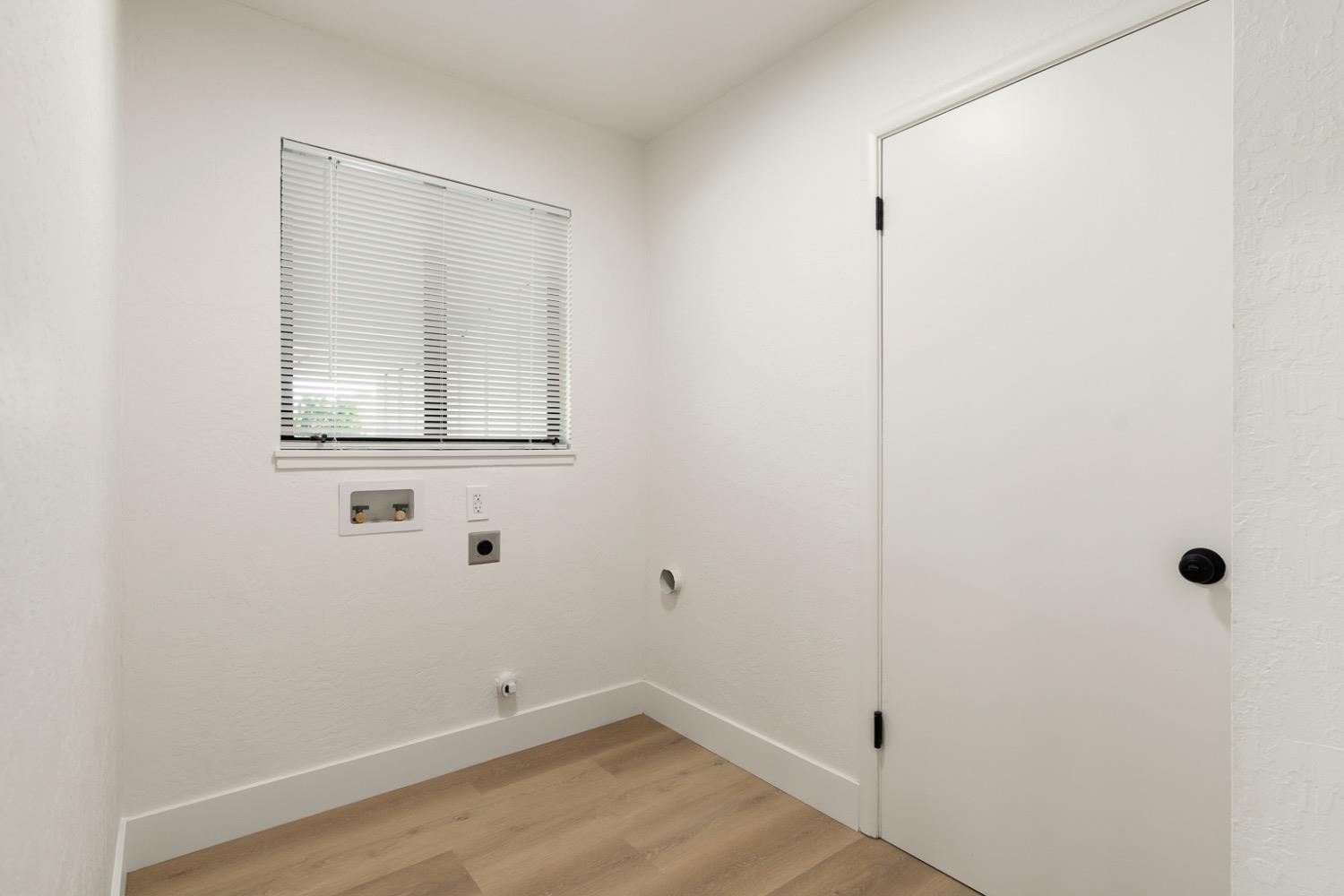 Detail Gallery Image 15 of 53 For 6612 13th St, Sacramento,  CA 95831 - 3 Beds | 2 Baths