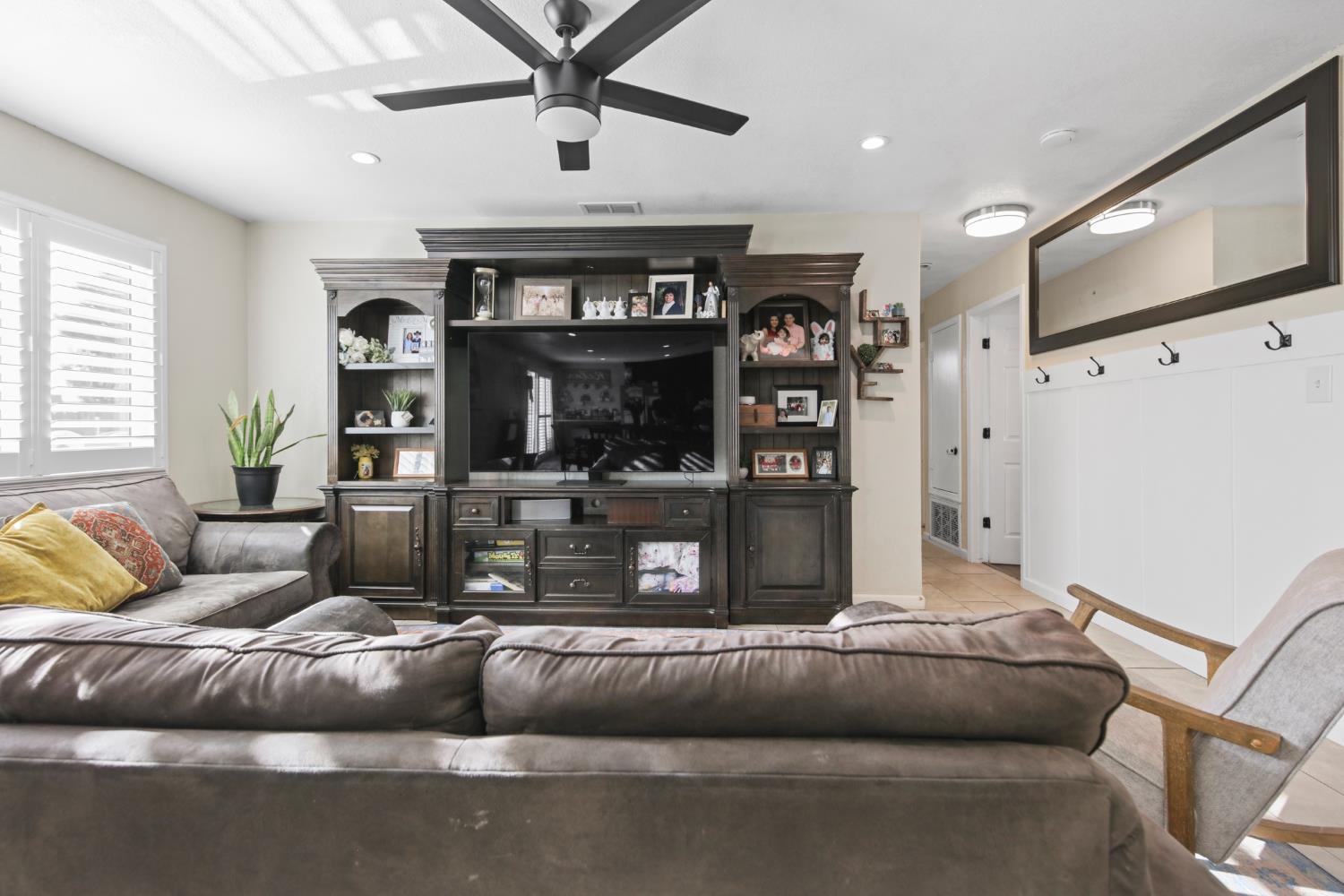 Detail Gallery Image 8 of 37 For 673 Locust Ave, Manteca,  CA 95337 - 3 Beds | 2 Baths