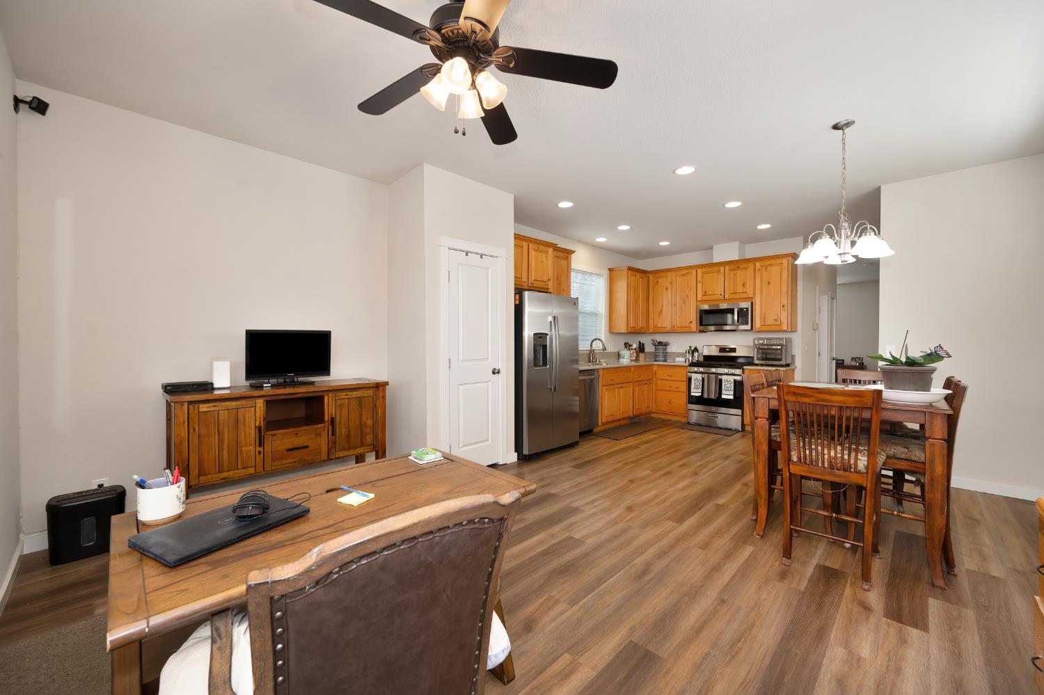 Detail Gallery Image 14 of 37 For 105 Hickory St, Roseville,  CA 95678 - 3 Beds | 2/1 Baths