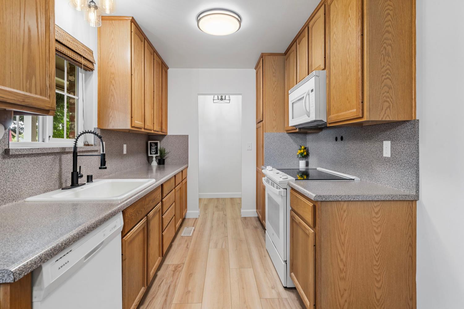 Detail Gallery Image 13 of 49 For 3920 S Escalon Bellota Rd, Farmington,  CA 95230 - 3 Beds | 1/1 Baths