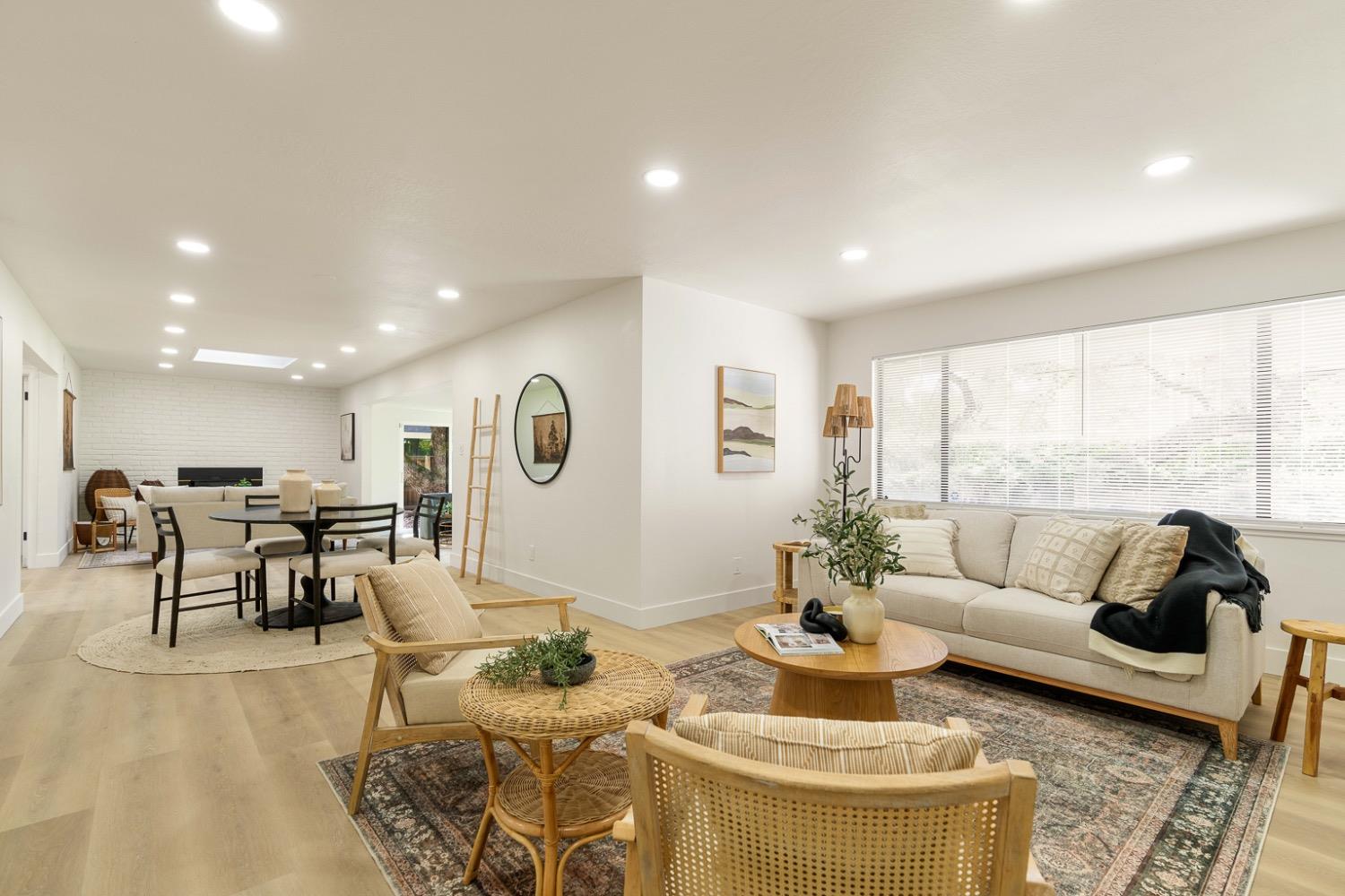 Detail Gallery Image 6 of 53 For 6612 13th St, Sacramento,  CA 95831 - 3 Beds | 2 Baths