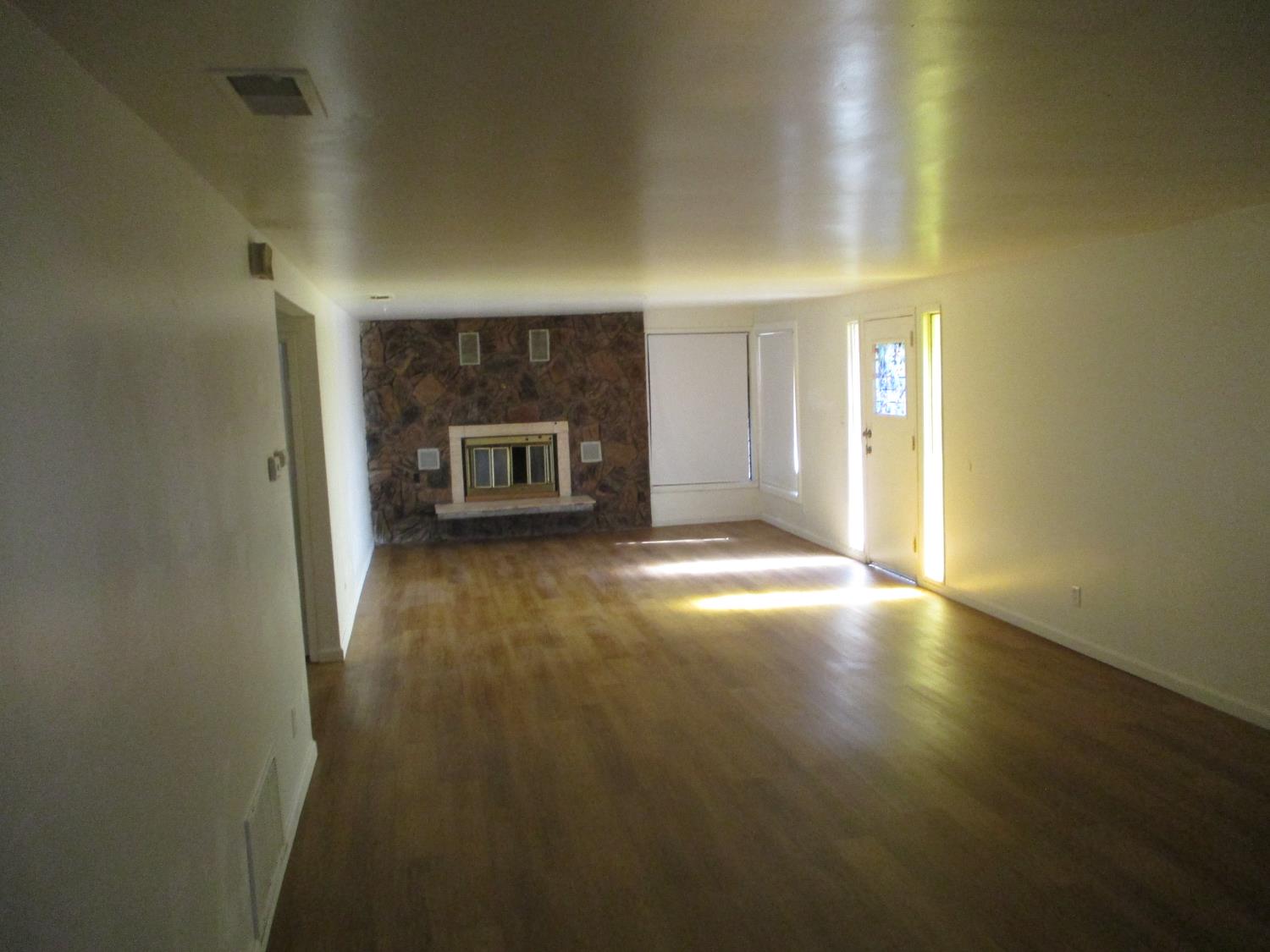 Detail Gallery Image 4 of 9 For 4733 E Main St, Stockton,  CA 95215 - 3 Beds | 2 Baths