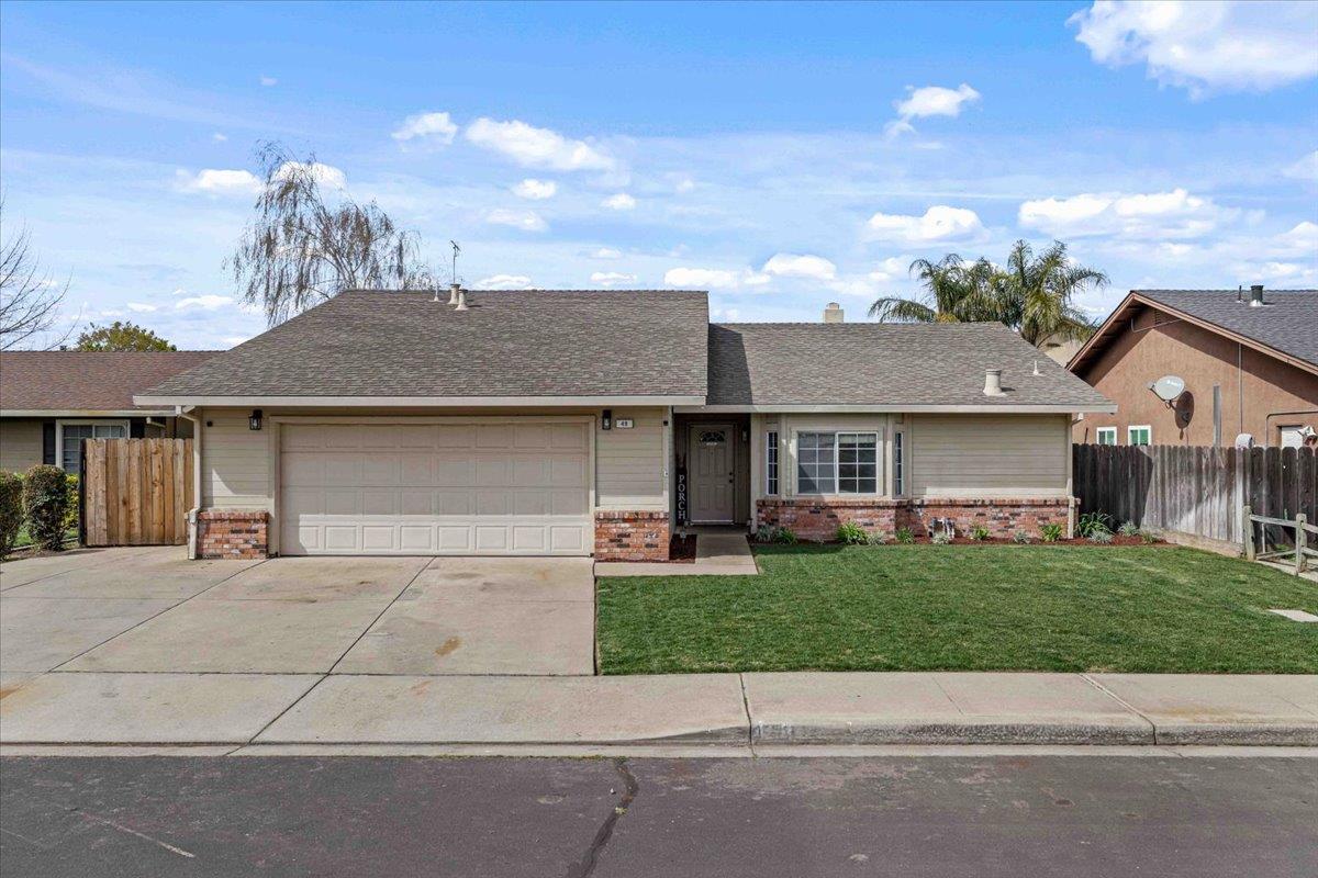 Detail Gallery Image 1 of 38 For 48 Obsidian Dr, Oakdale,  CA 95361 - 3 Beds | 2 Baths