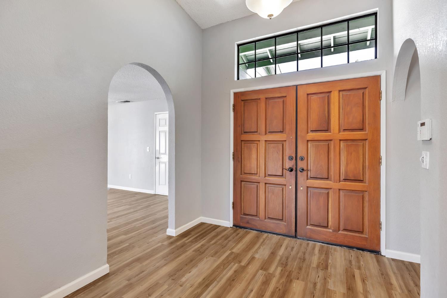 Detail Gallery Image 6 of 34 For 3203 Osuna Way, Sacramento,  CA 95833 - 3 Beds | 2 Baths