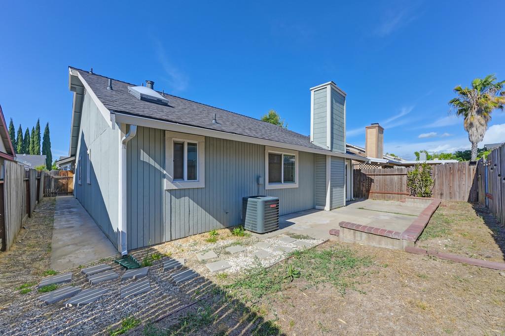 Peach Leaf Court, Sacramento, California image 36