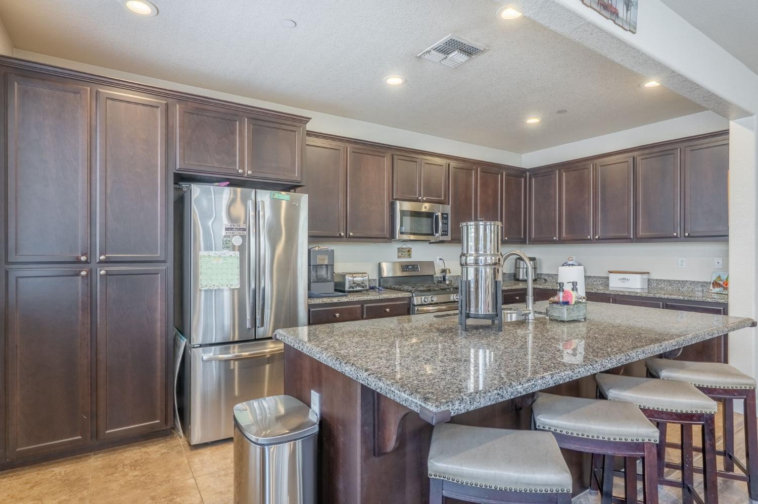 Detail Gallery Image 13 of 34 For 3905 Lookout Dr, Modesto,  CA 95355 - 3 Beds | 2/1 Baths