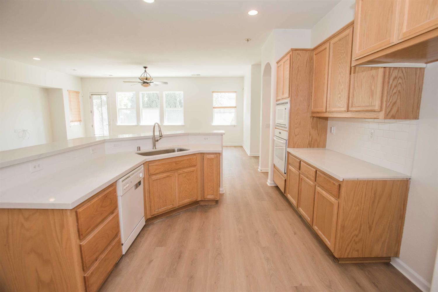 Detail Gallery Image 7 of 13 For 7004 Santarem Ct, Elk Grove,  CA 95757 - 4 Beds | 3 Baths